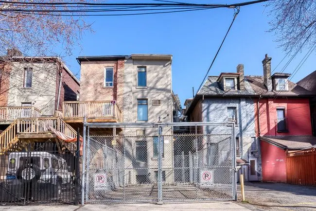 157 Gerrard Street E