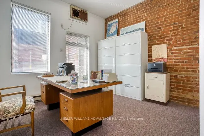 157 Gerrard Street E