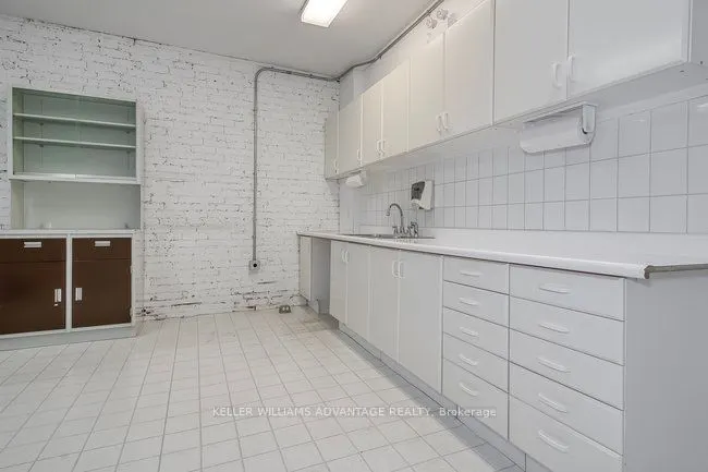 157 Gerrard Street E