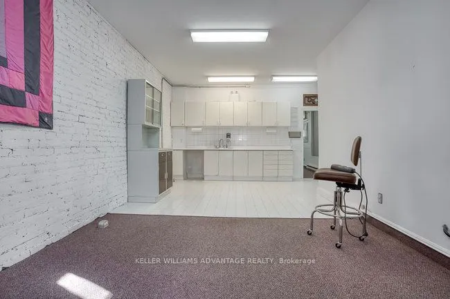 157 Gerrard Street E