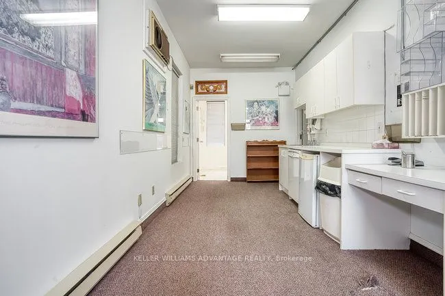 157 Gerrard Street E