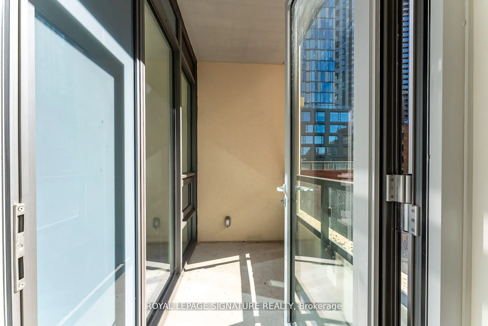 108 Peter Street, #810