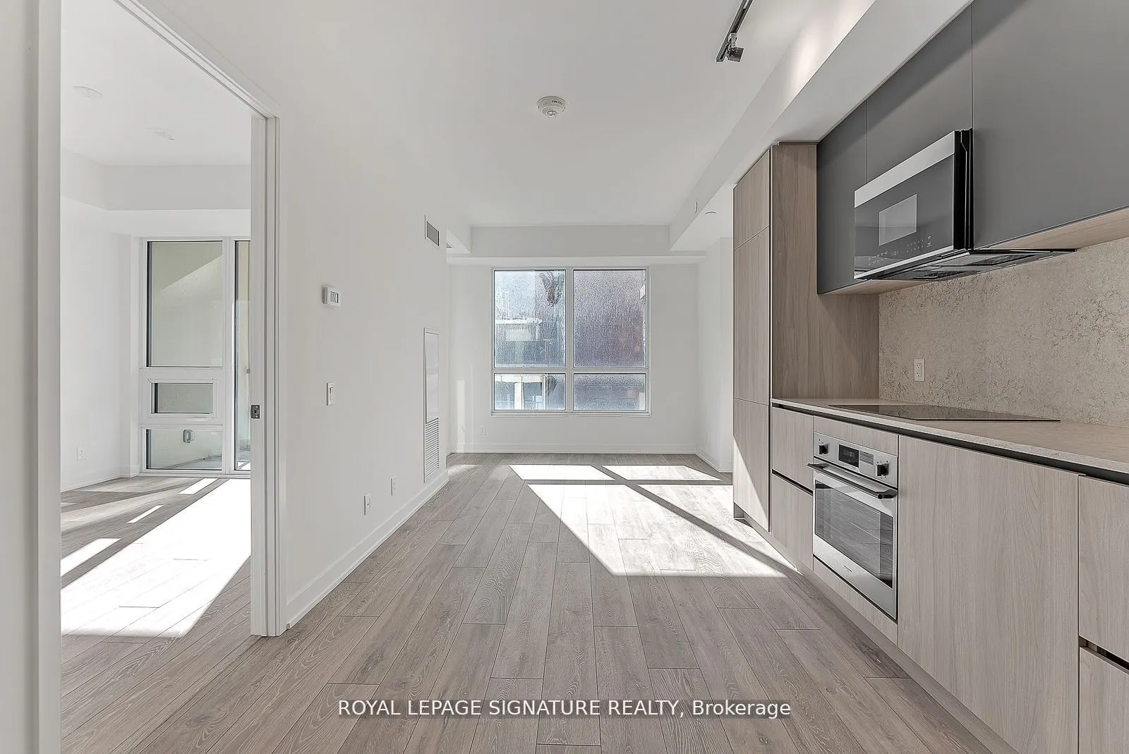 108 Peter Street, #810