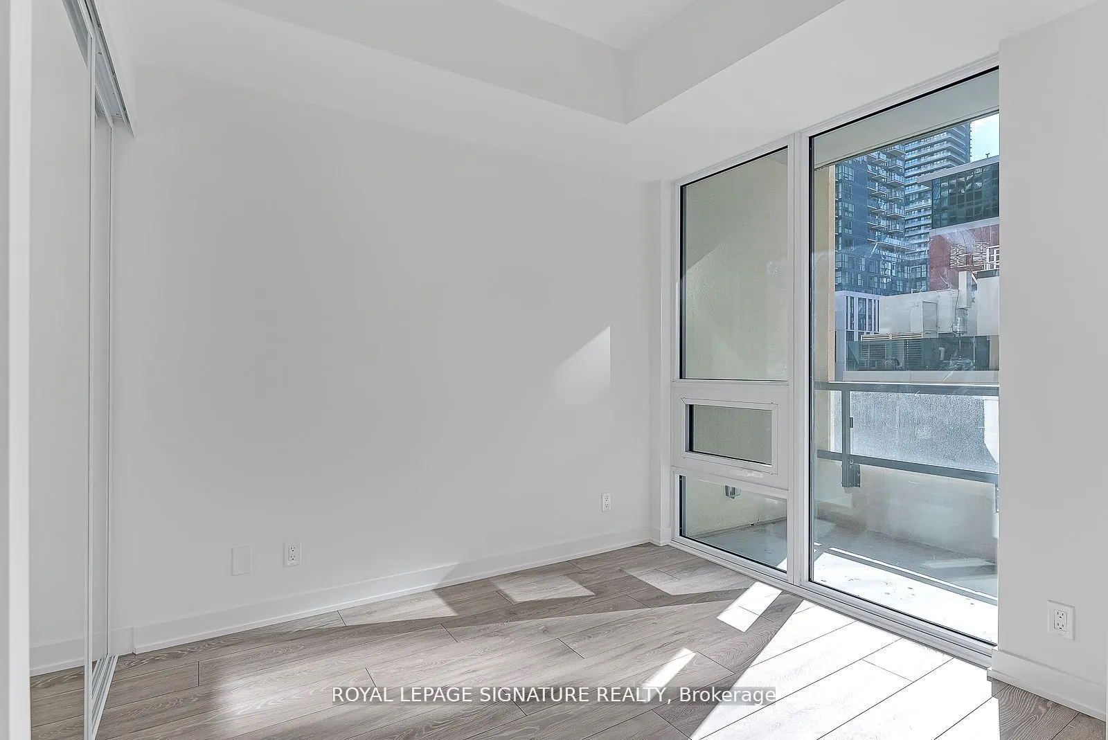 108 Peter Street, #810