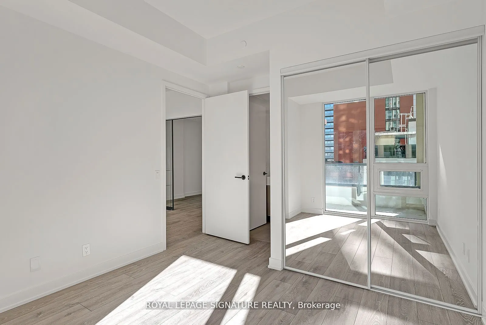108 Peter Street, #810