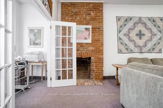 157 Gerrard Street E