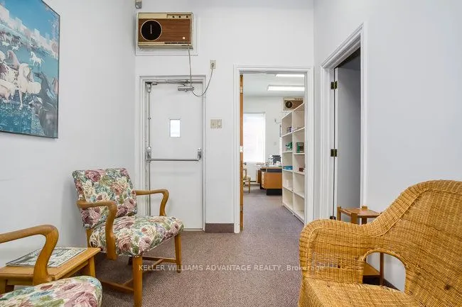157 Gerrard Street E