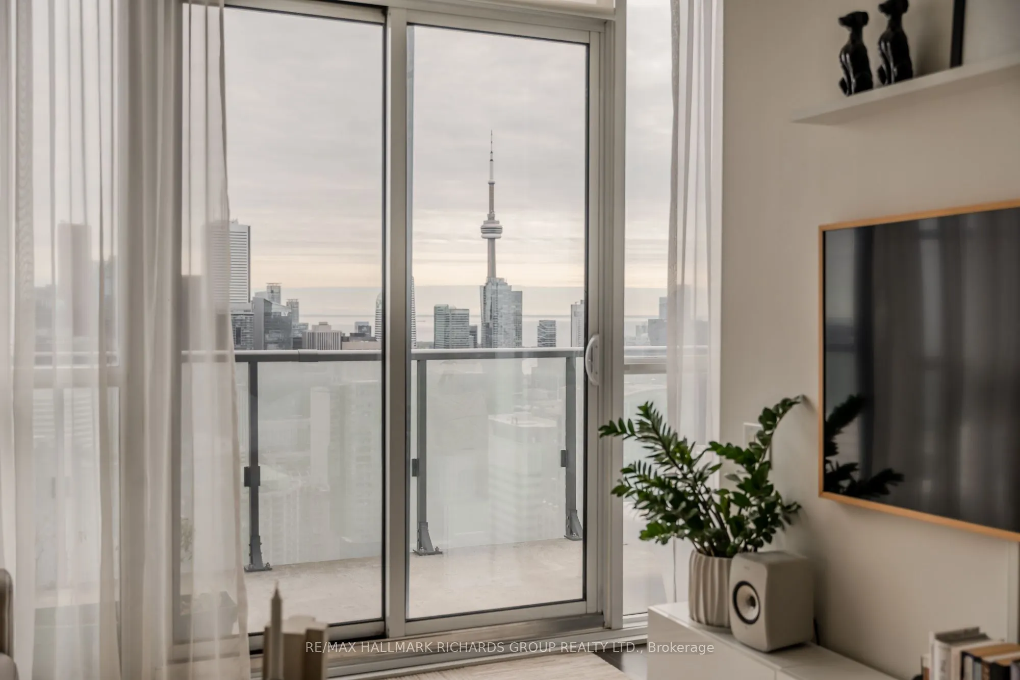 15 Grenville Street, #10