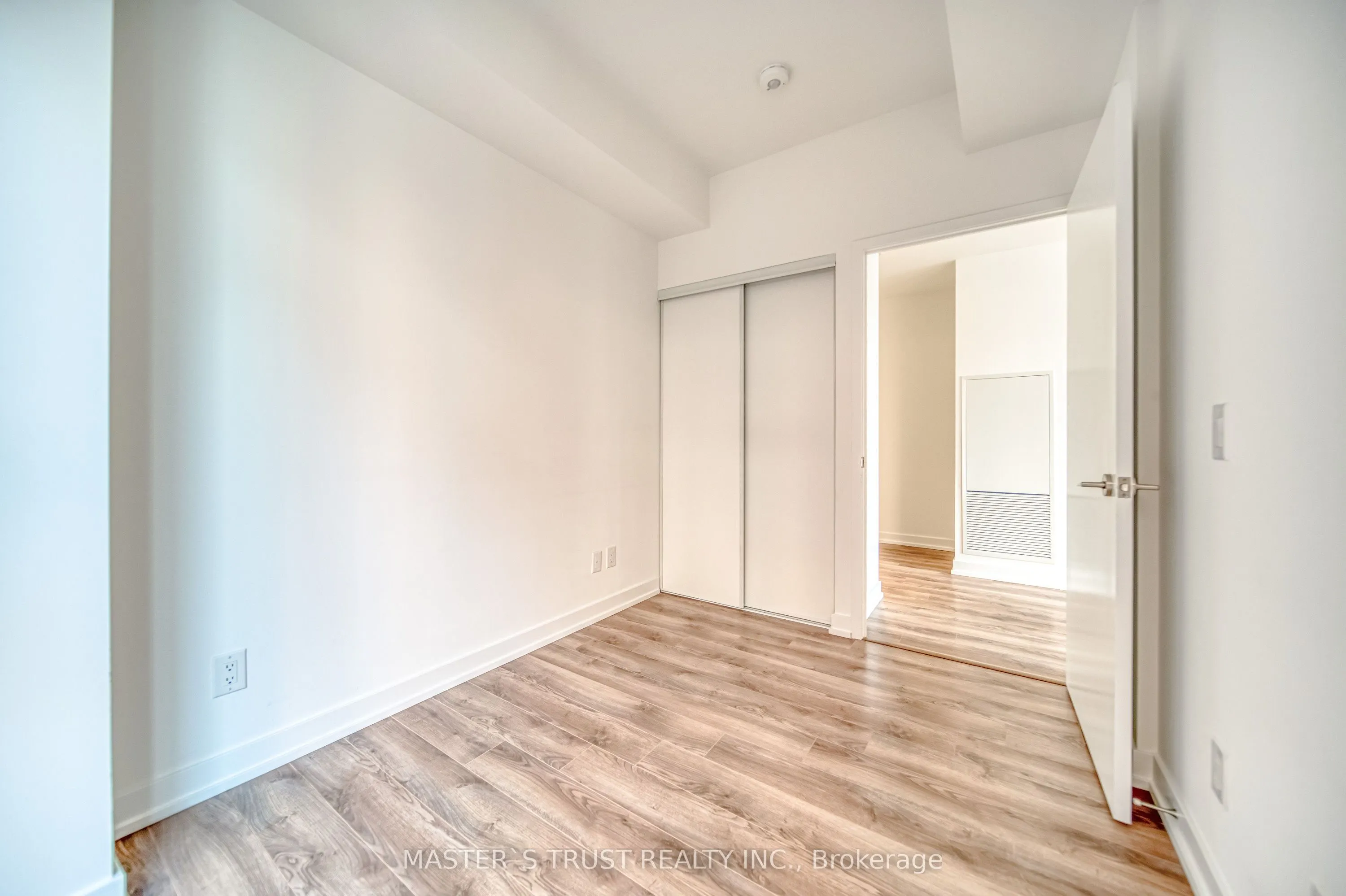 20 Edward Street, #916