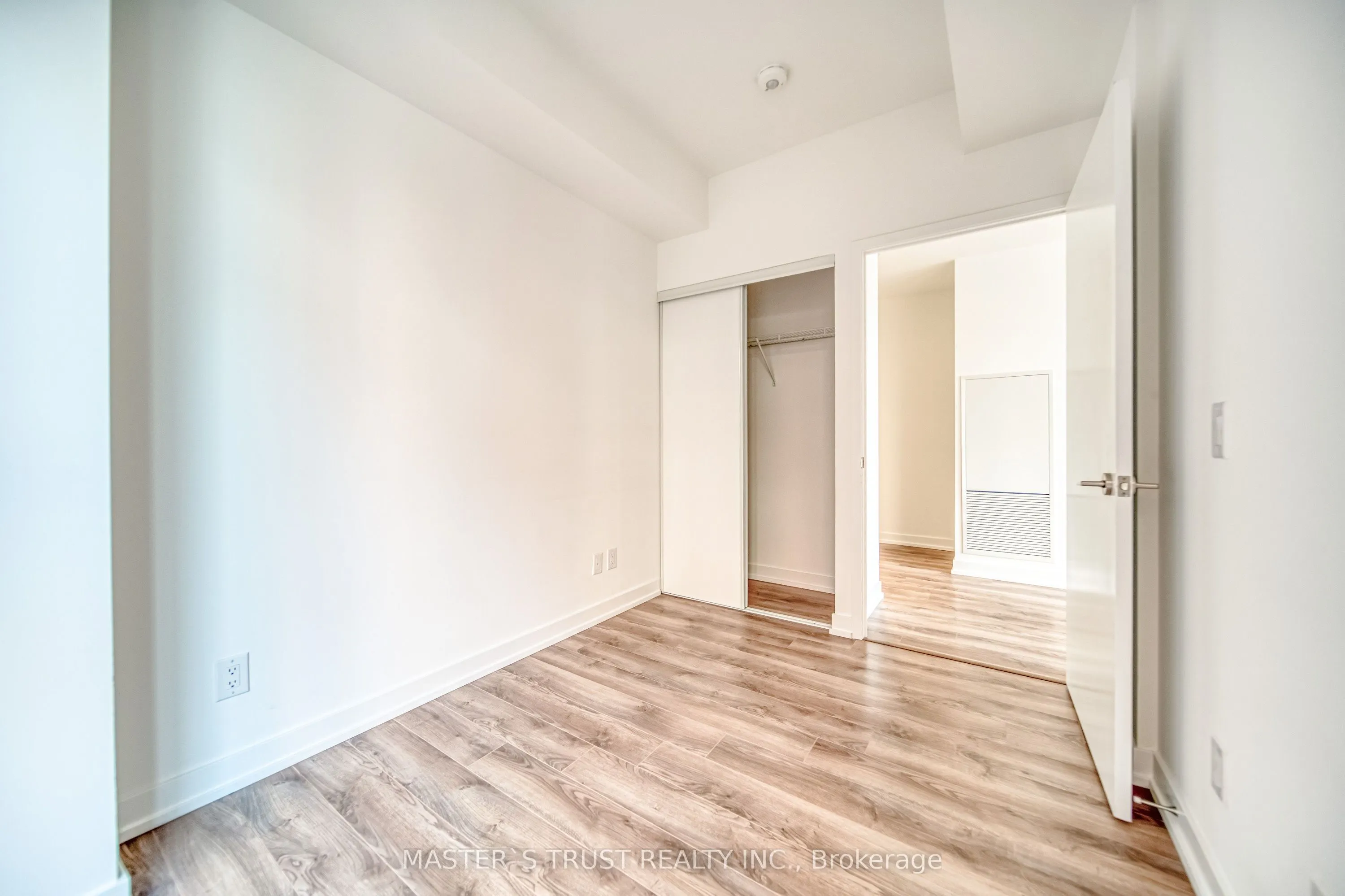 20 Edward Street, #916