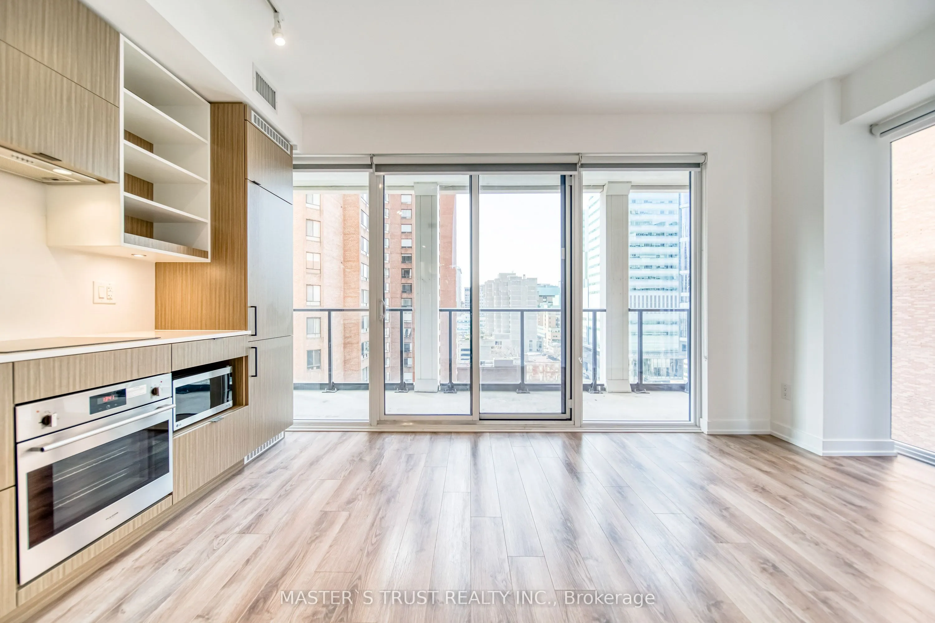 20 Edward Street, #916