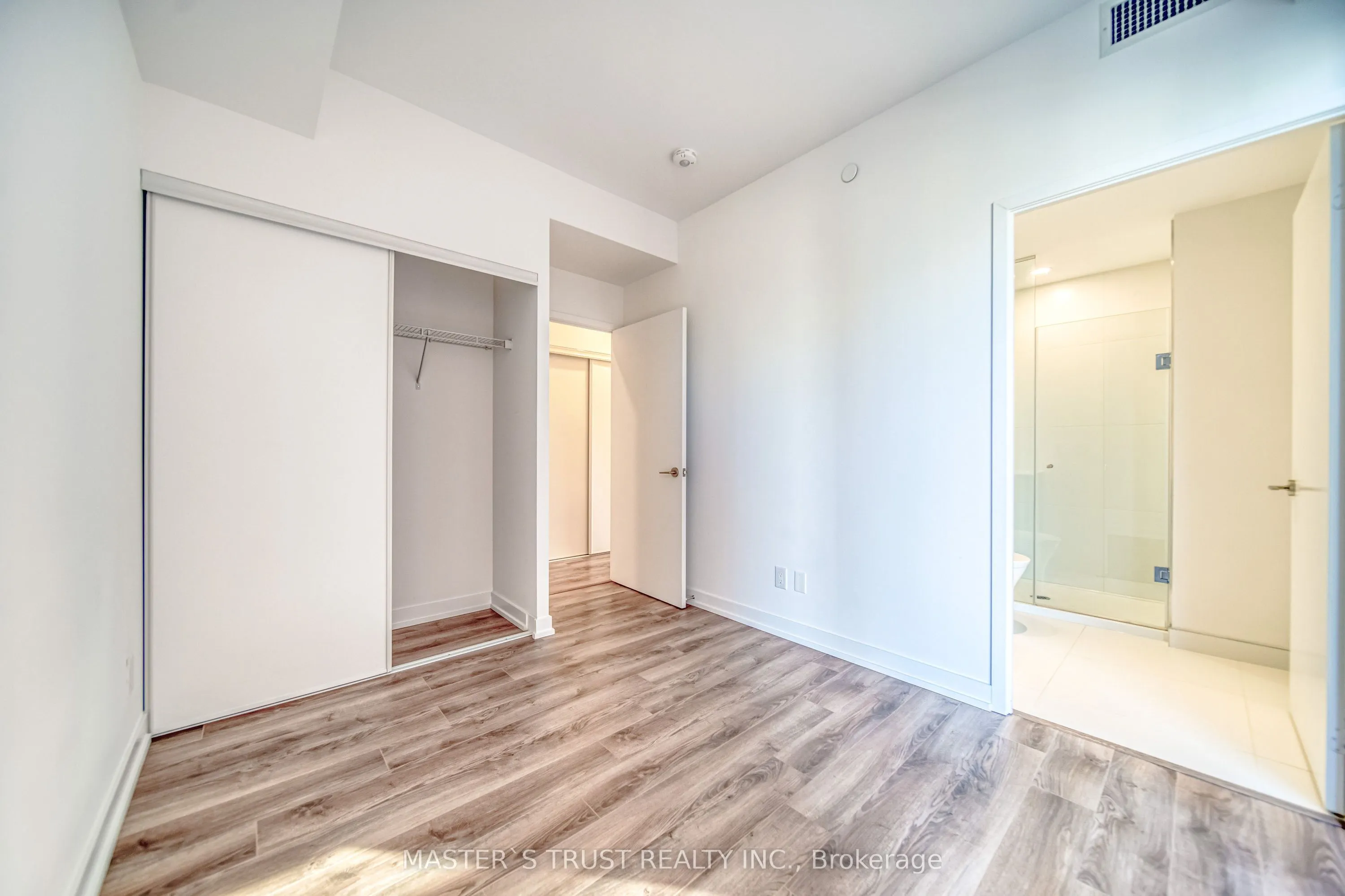 20 Edward Street, #916