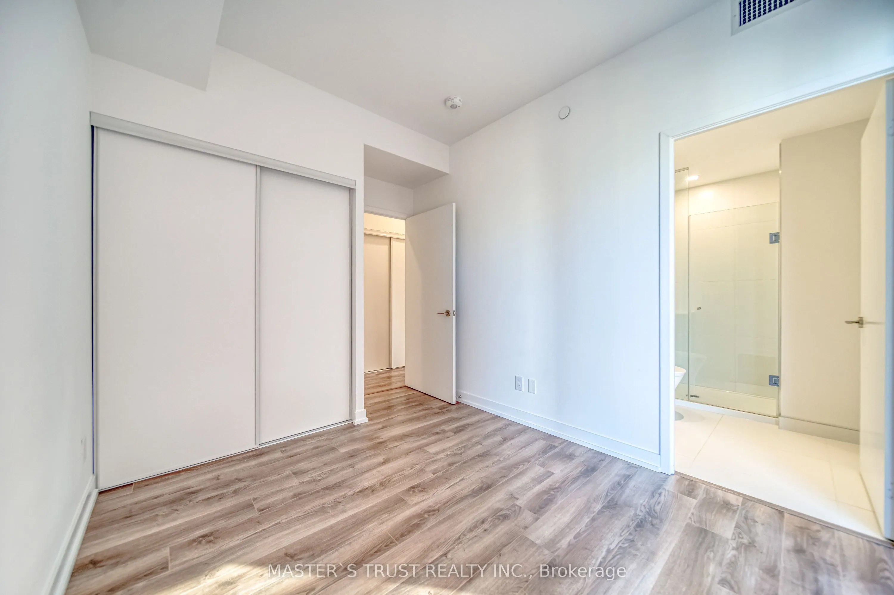 20 Edward Street, #916