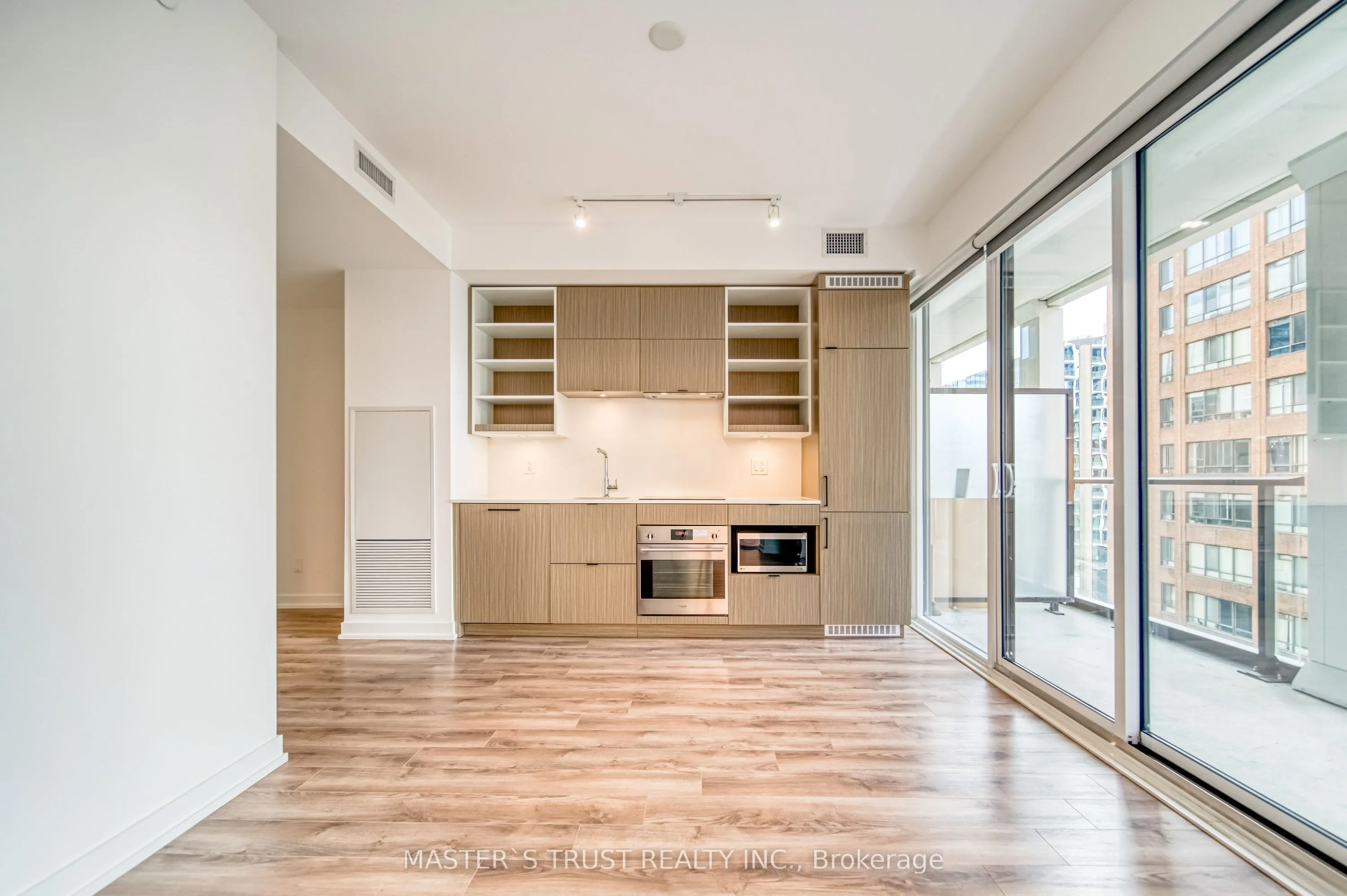 20 Edward Street, #916