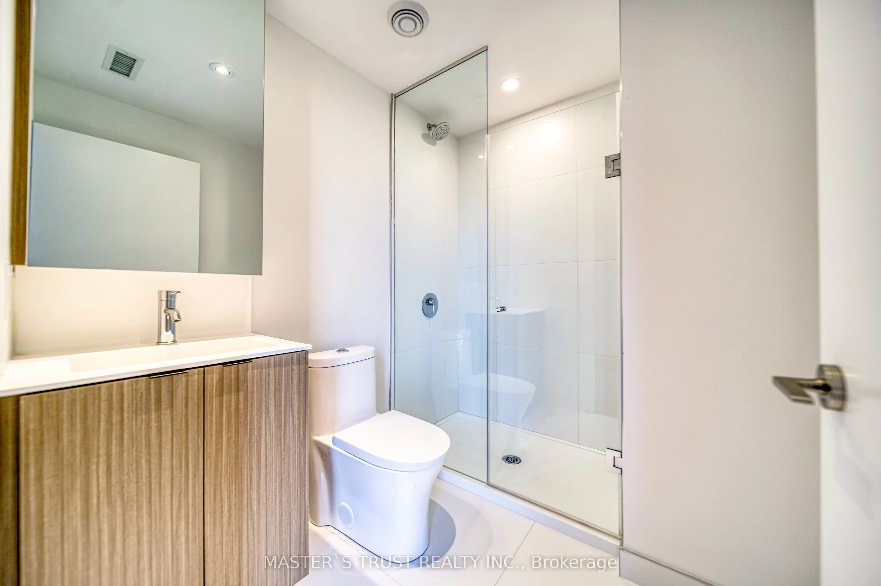 20 Edward Street, #916