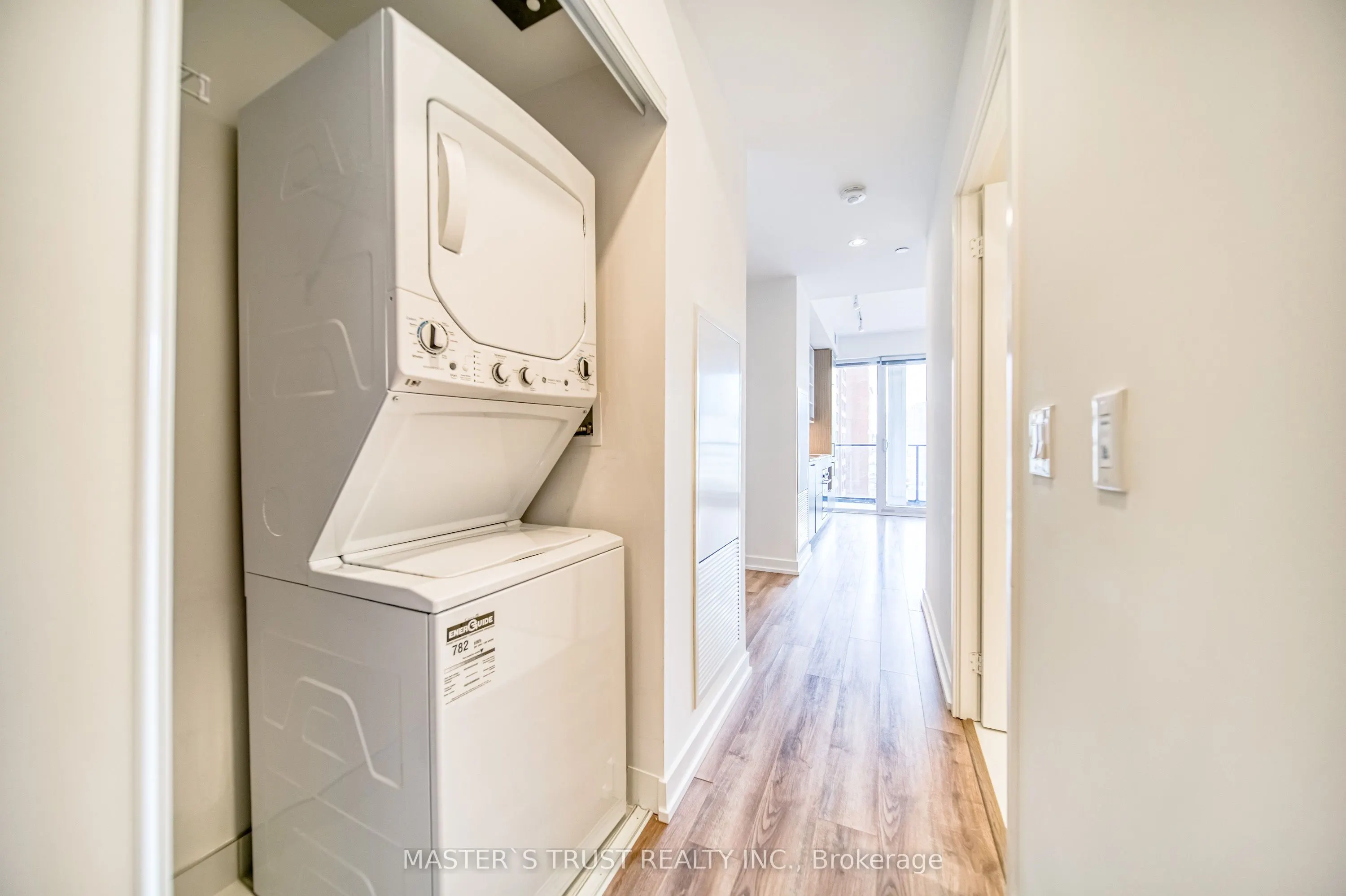 20 Edward Street, #916