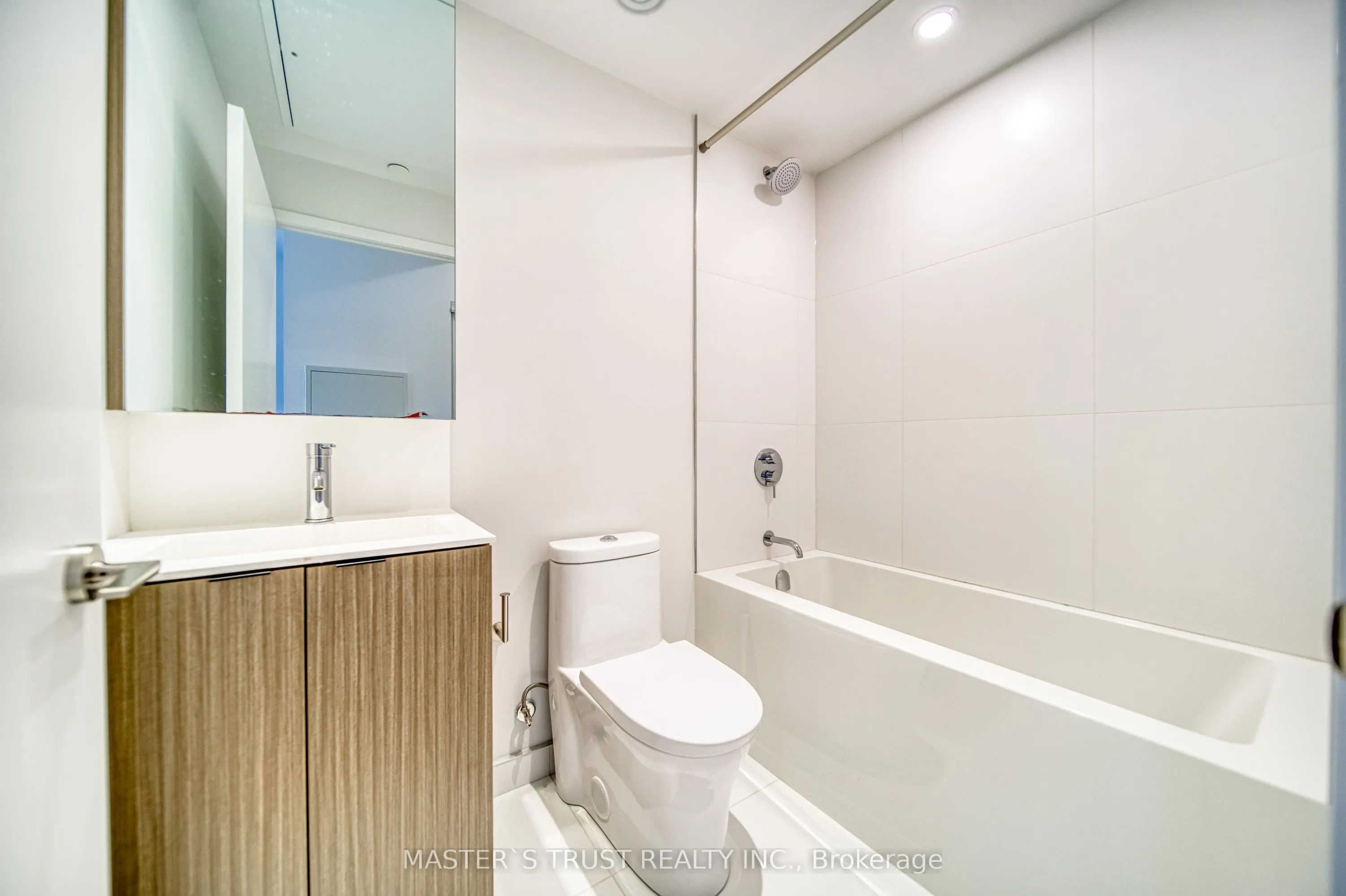 20 Edward Street, #916