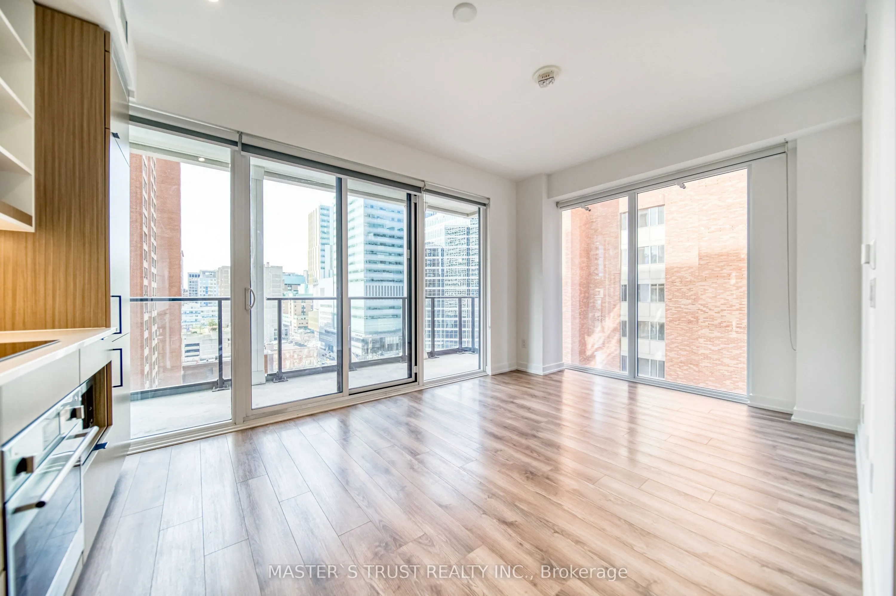 20 Edward Street, #916