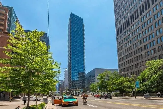 832 Bay Street, #2903