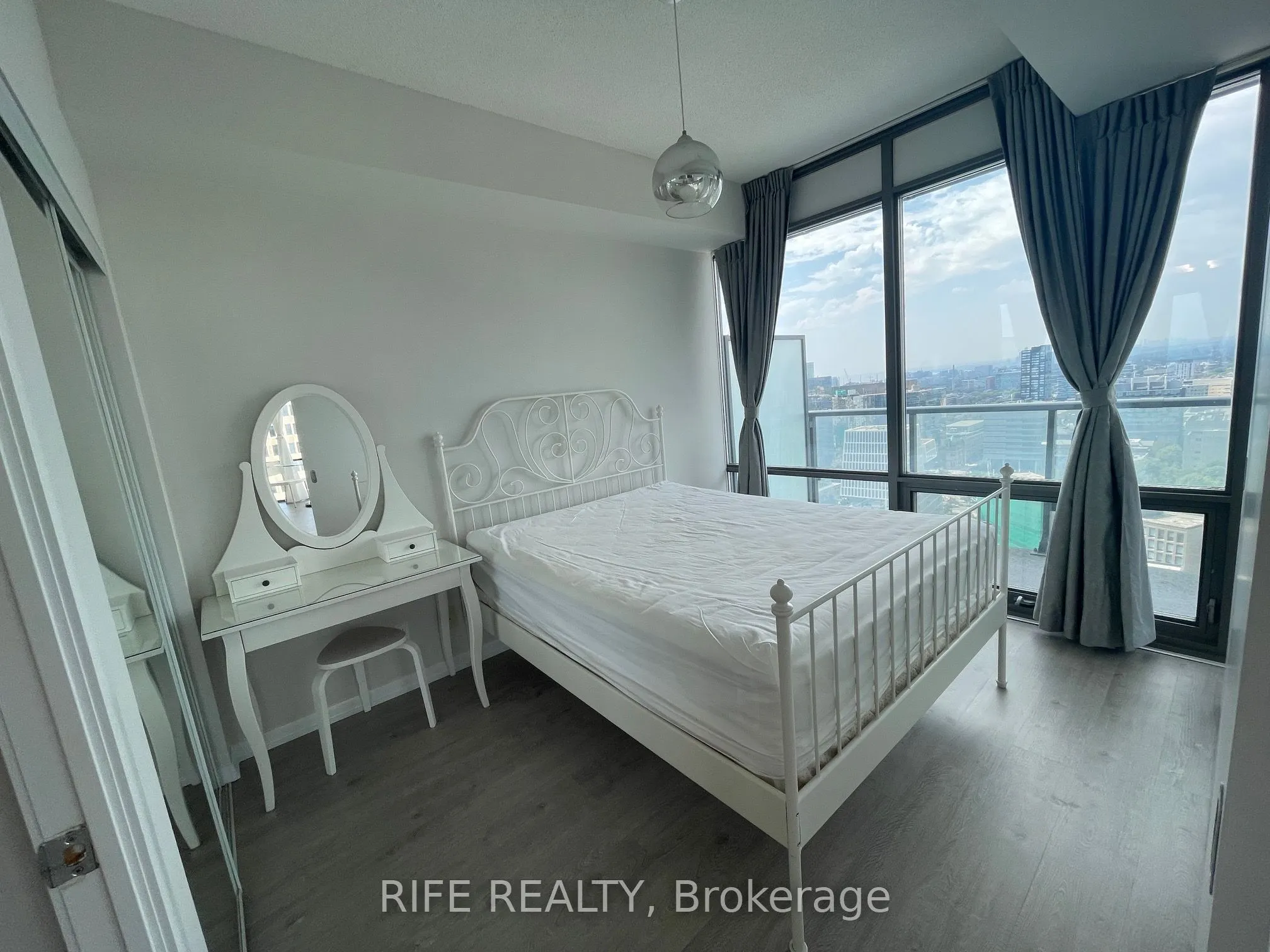 832 Bay Street, #2903