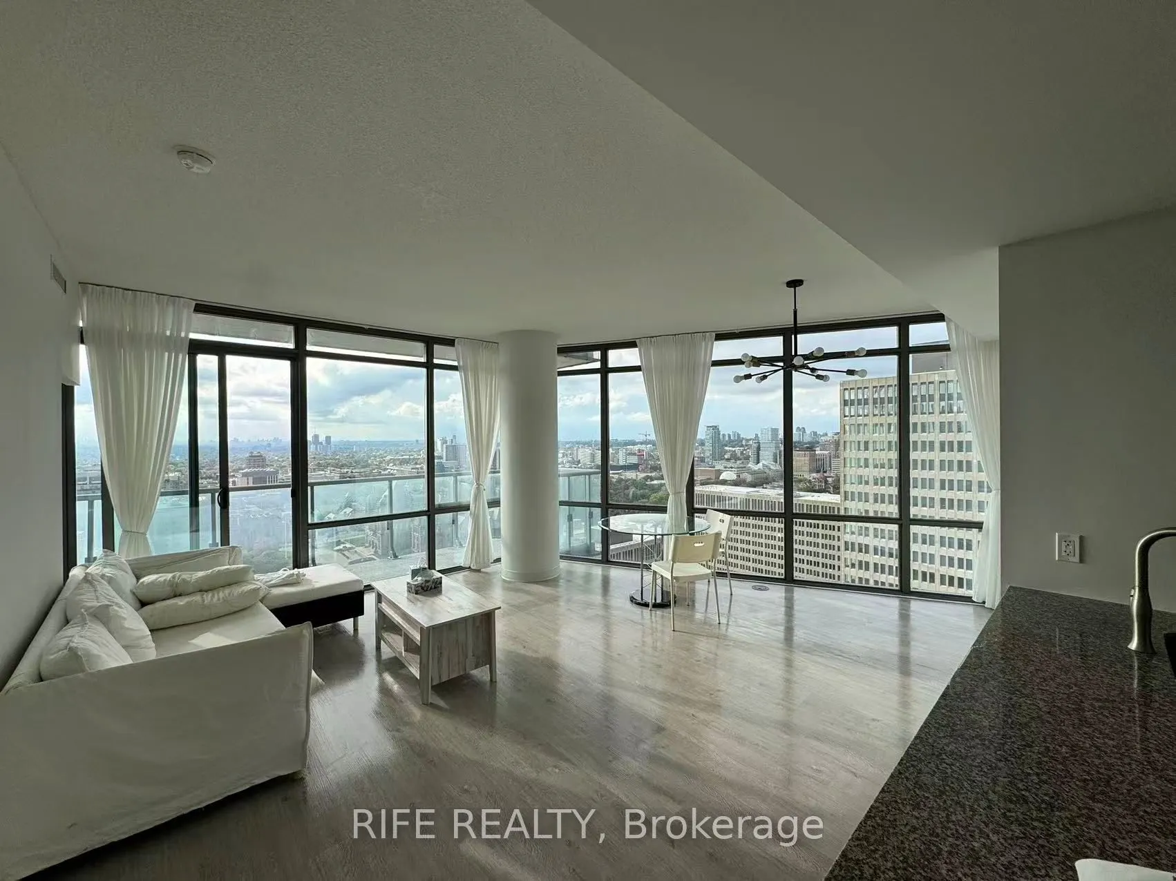 832 Bay Street, #2903