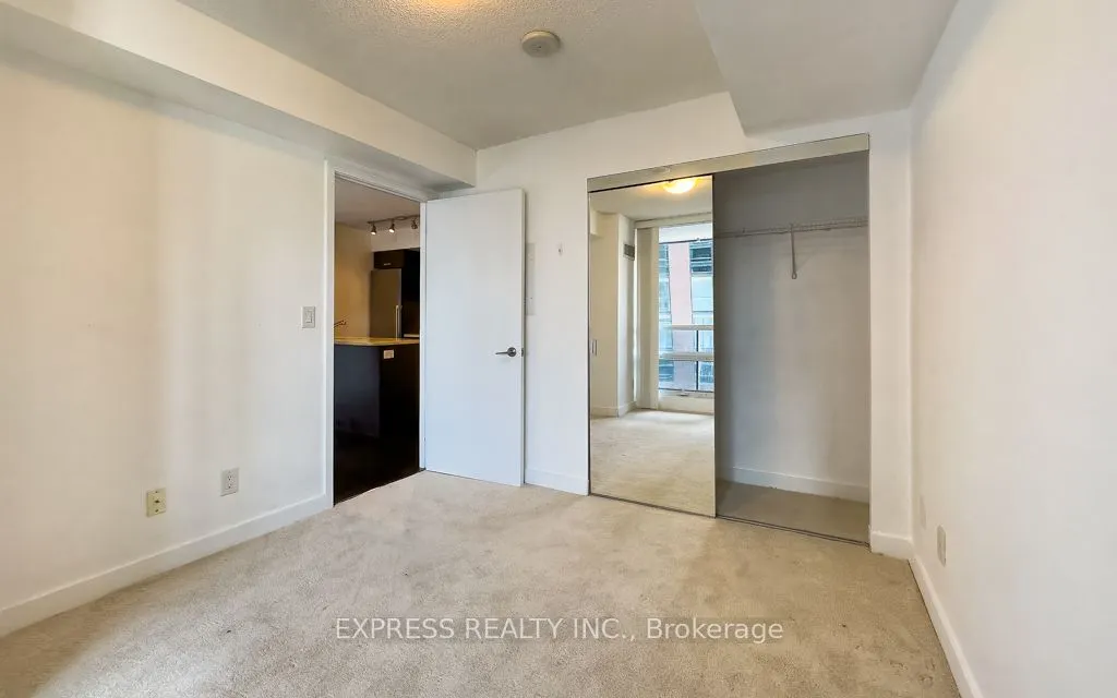 295 Adelaide Street W, #907