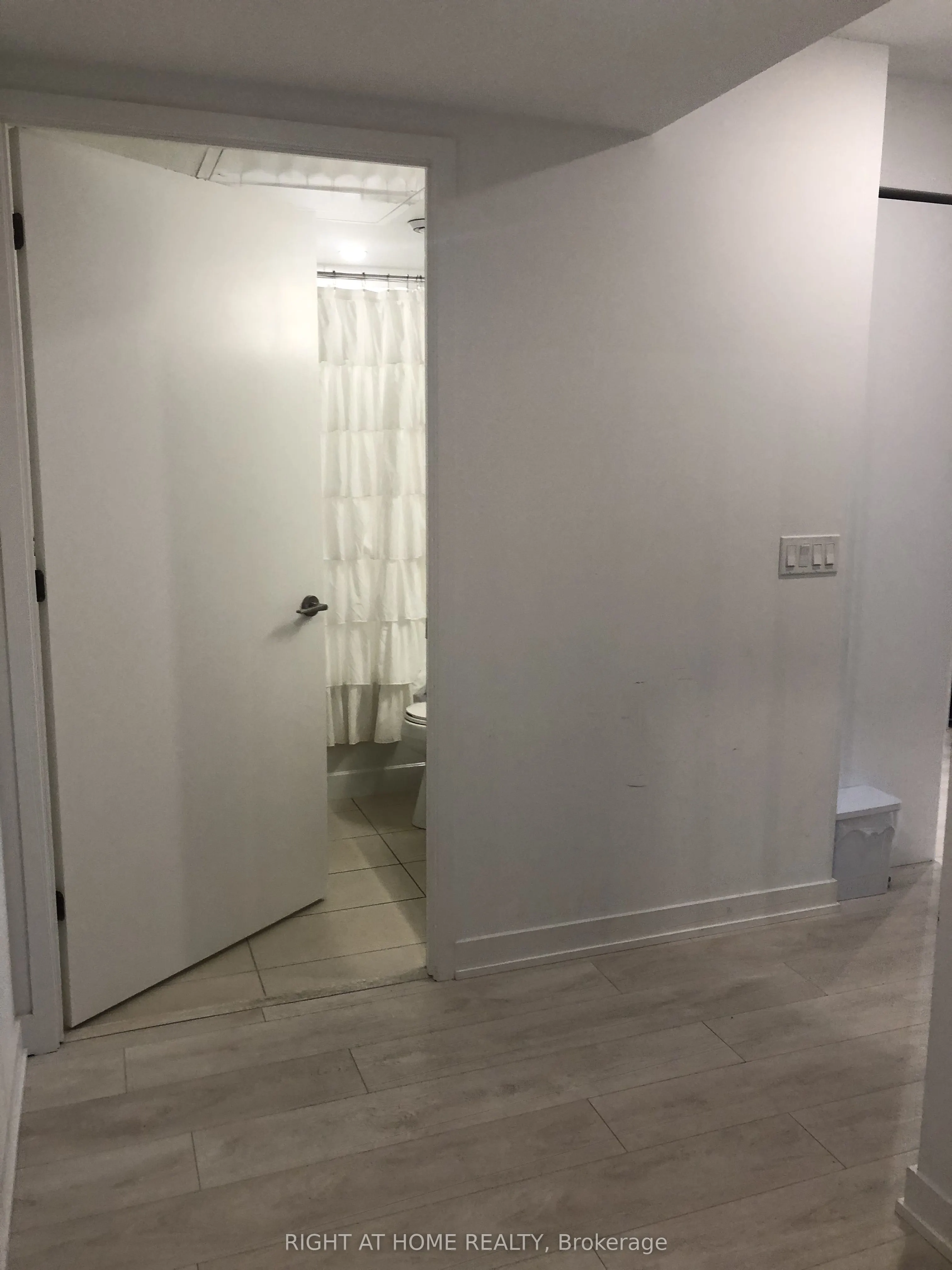 501 Yonge Street, #901