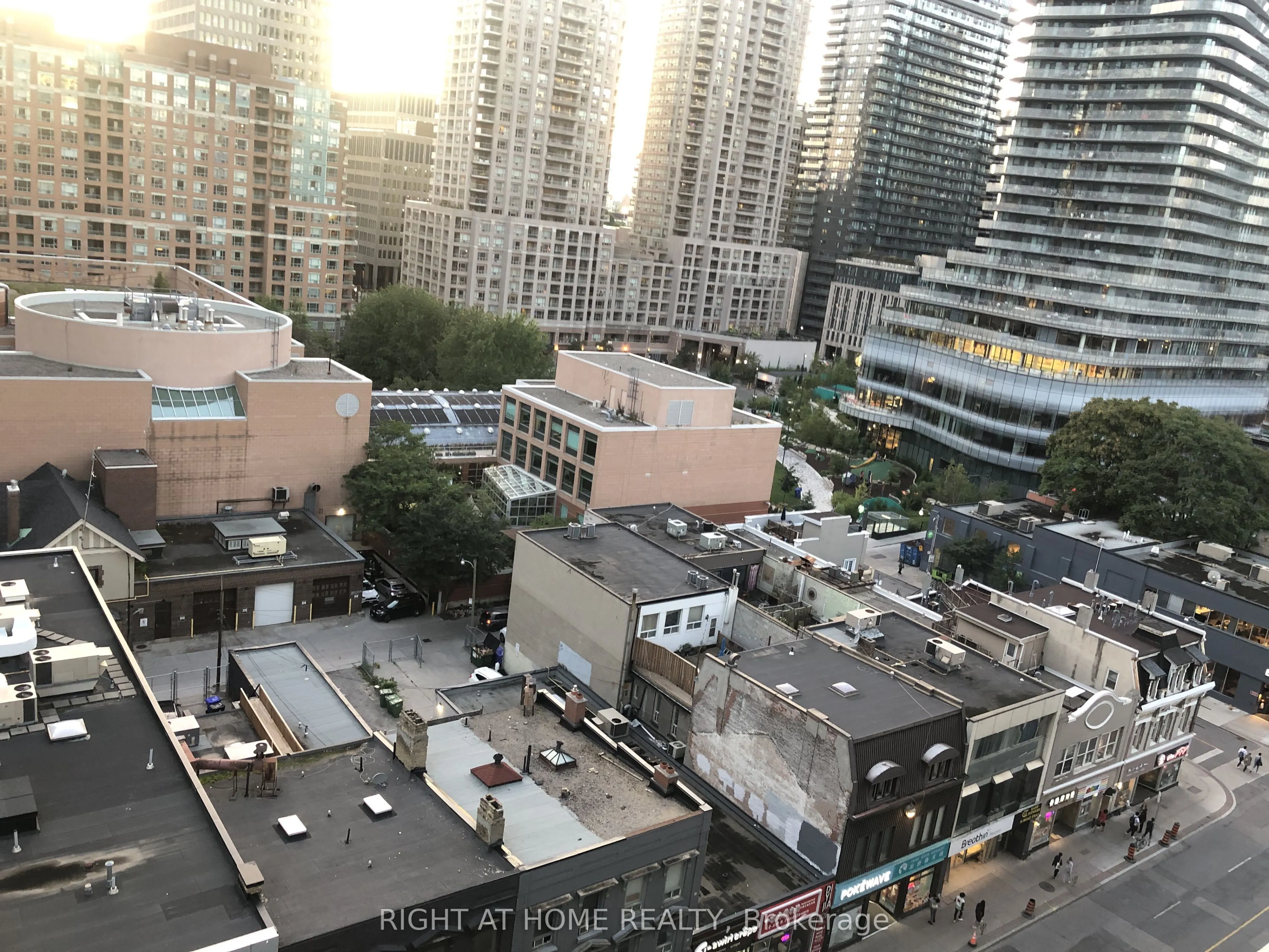 501 Yonge Street, #901