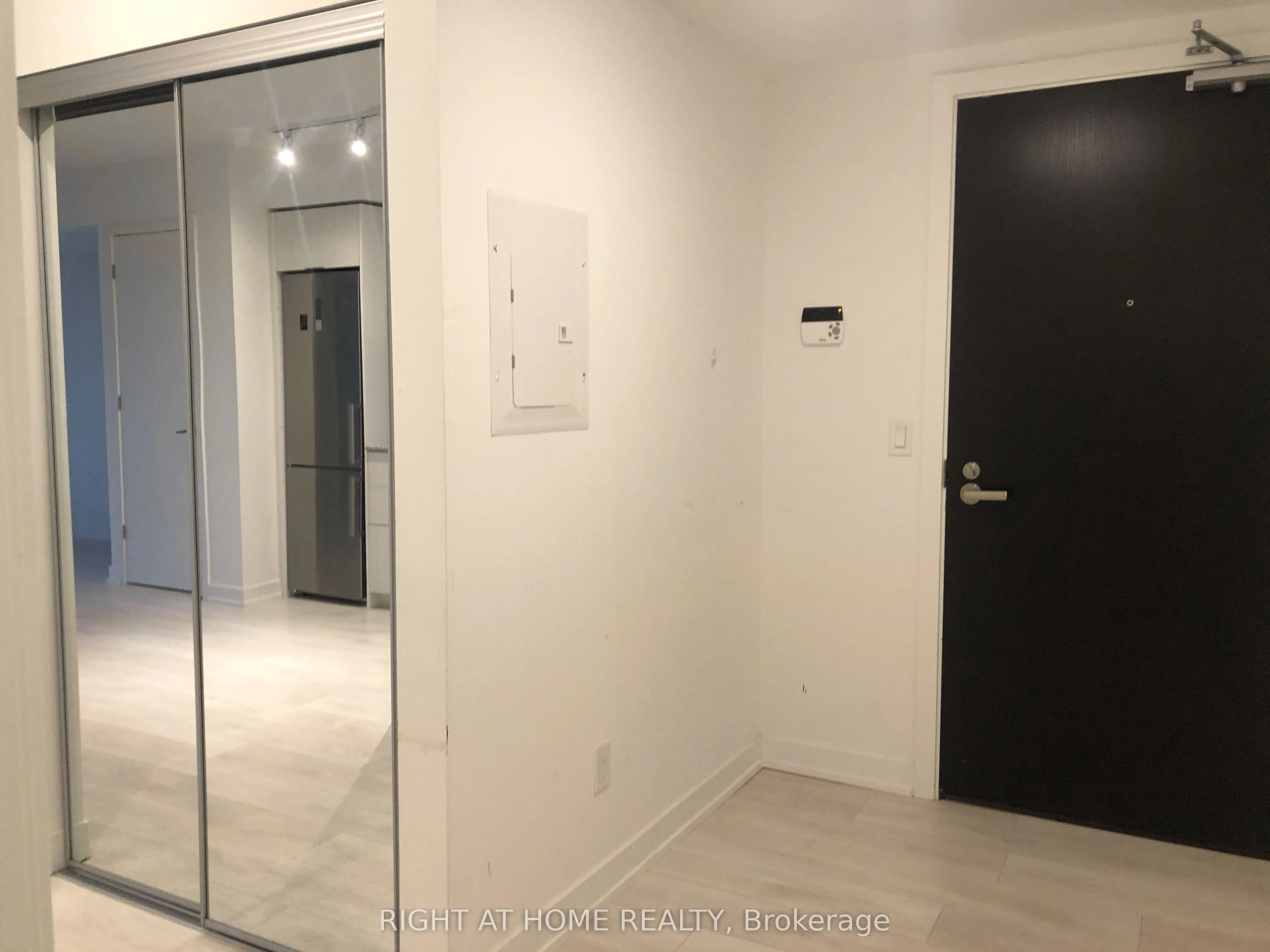 501 Yonge Street, #901