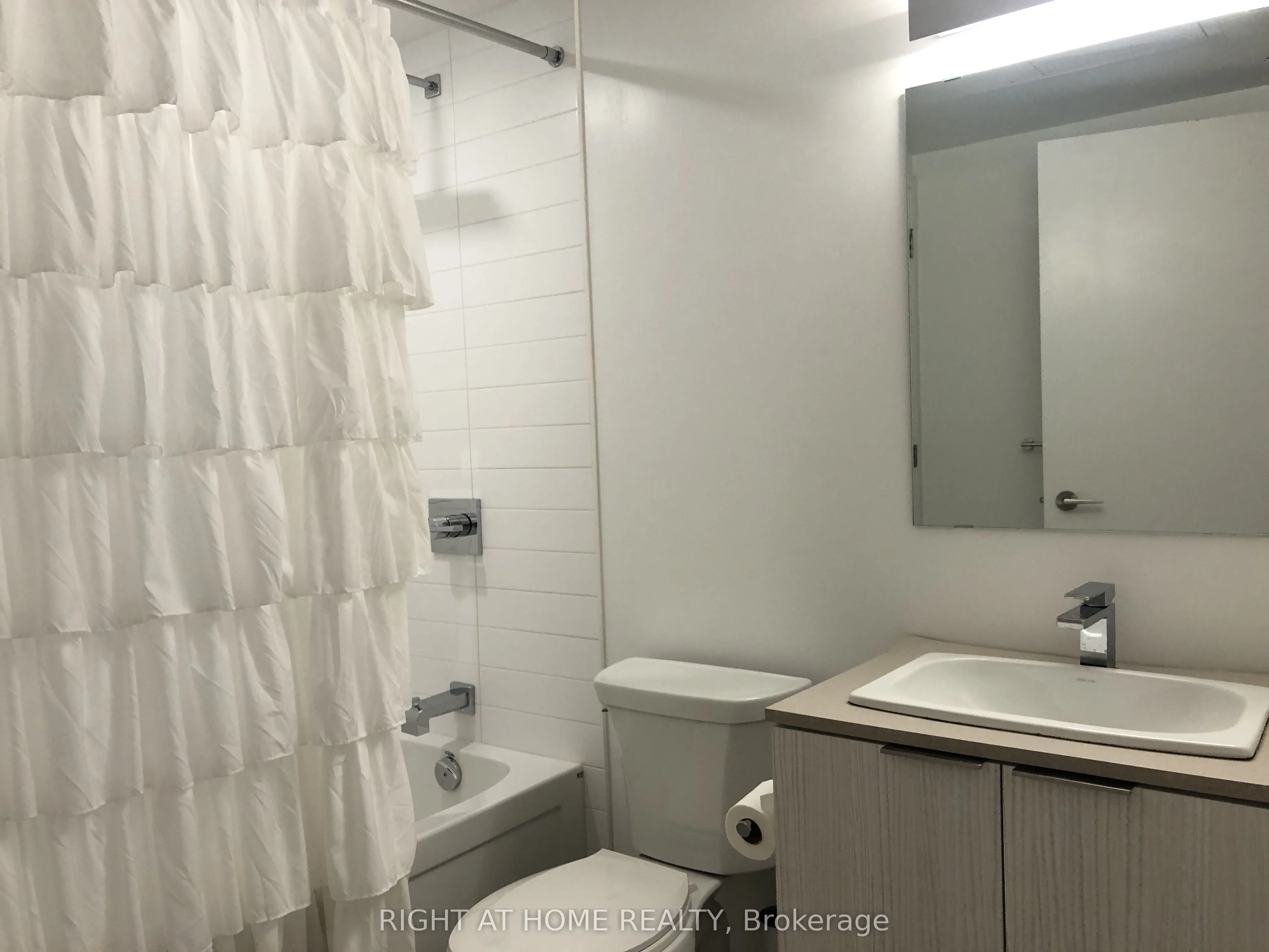 501 Yonge Street, #901