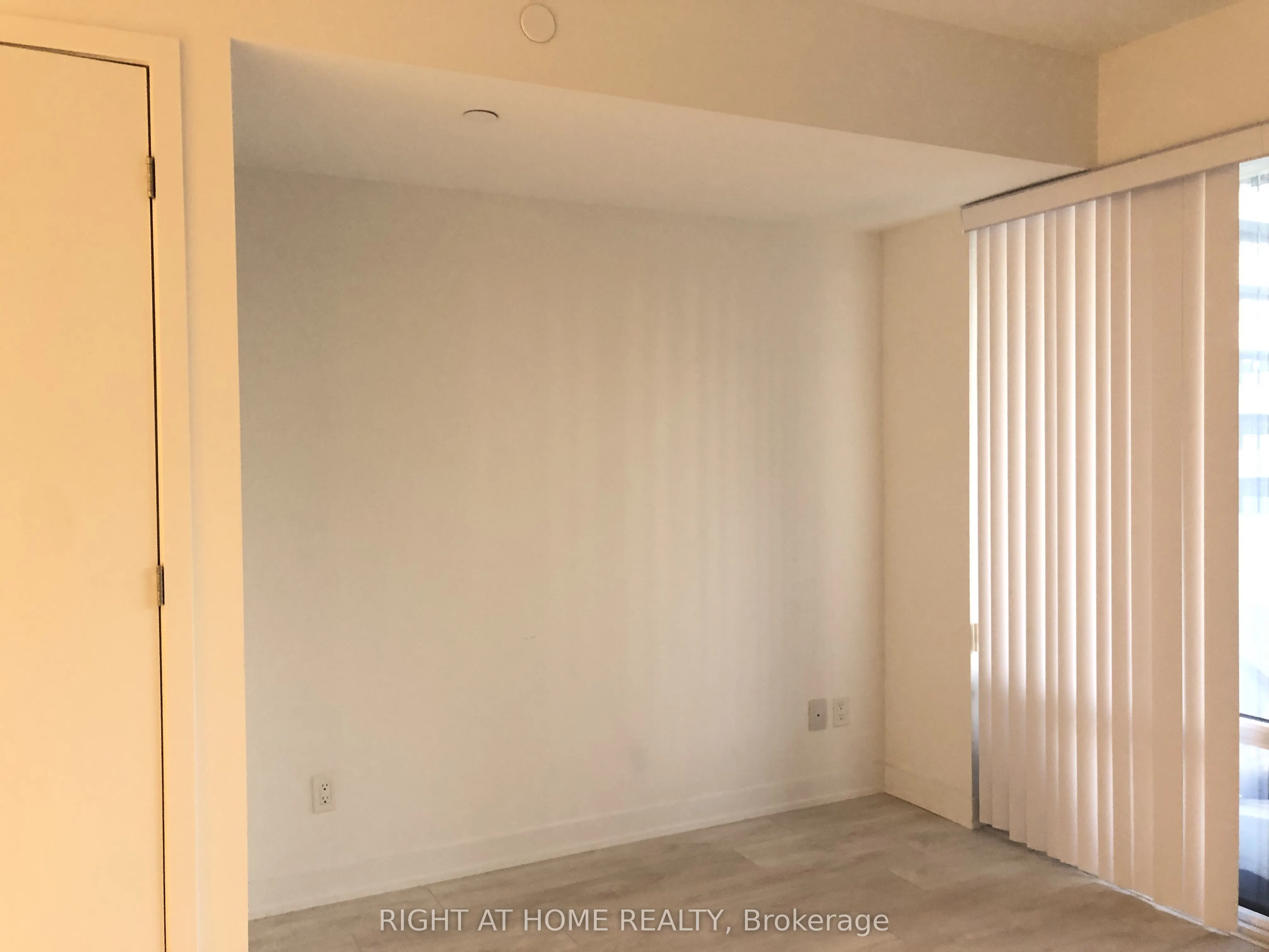 501 Yonge Street, #901