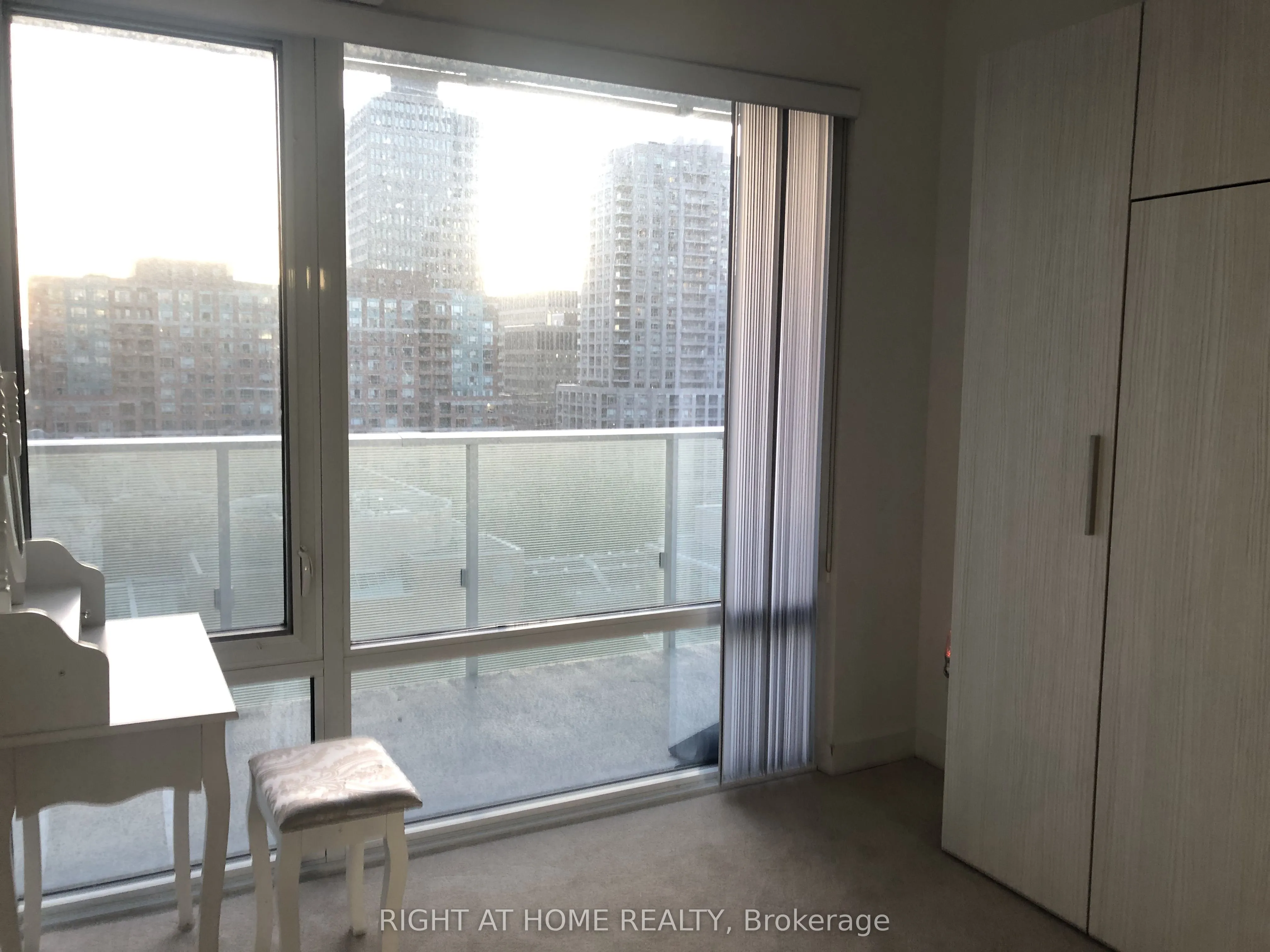 501 Yonge Street, #901