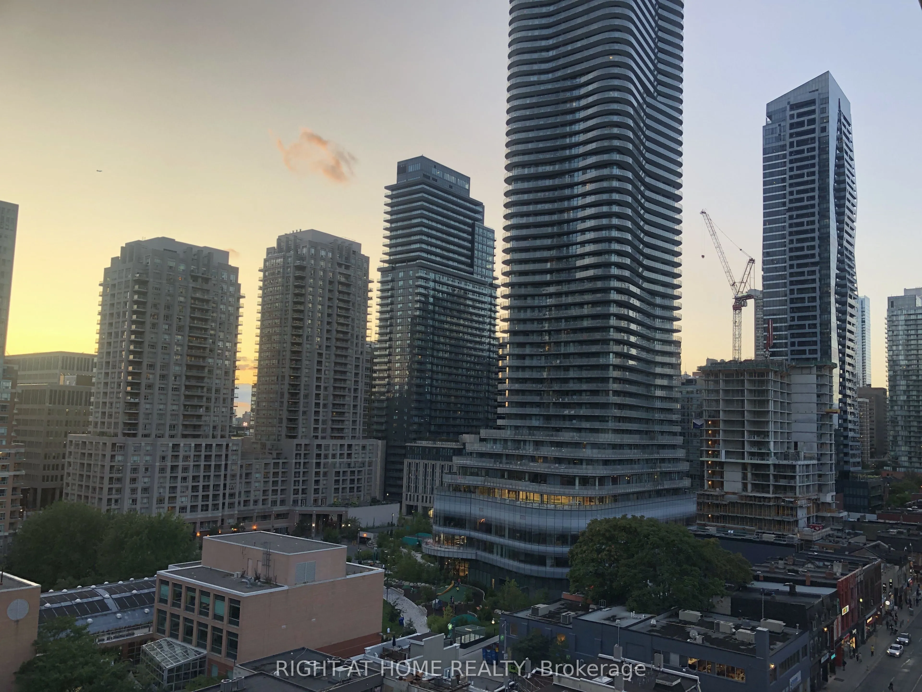 501 Yonge Street, #901