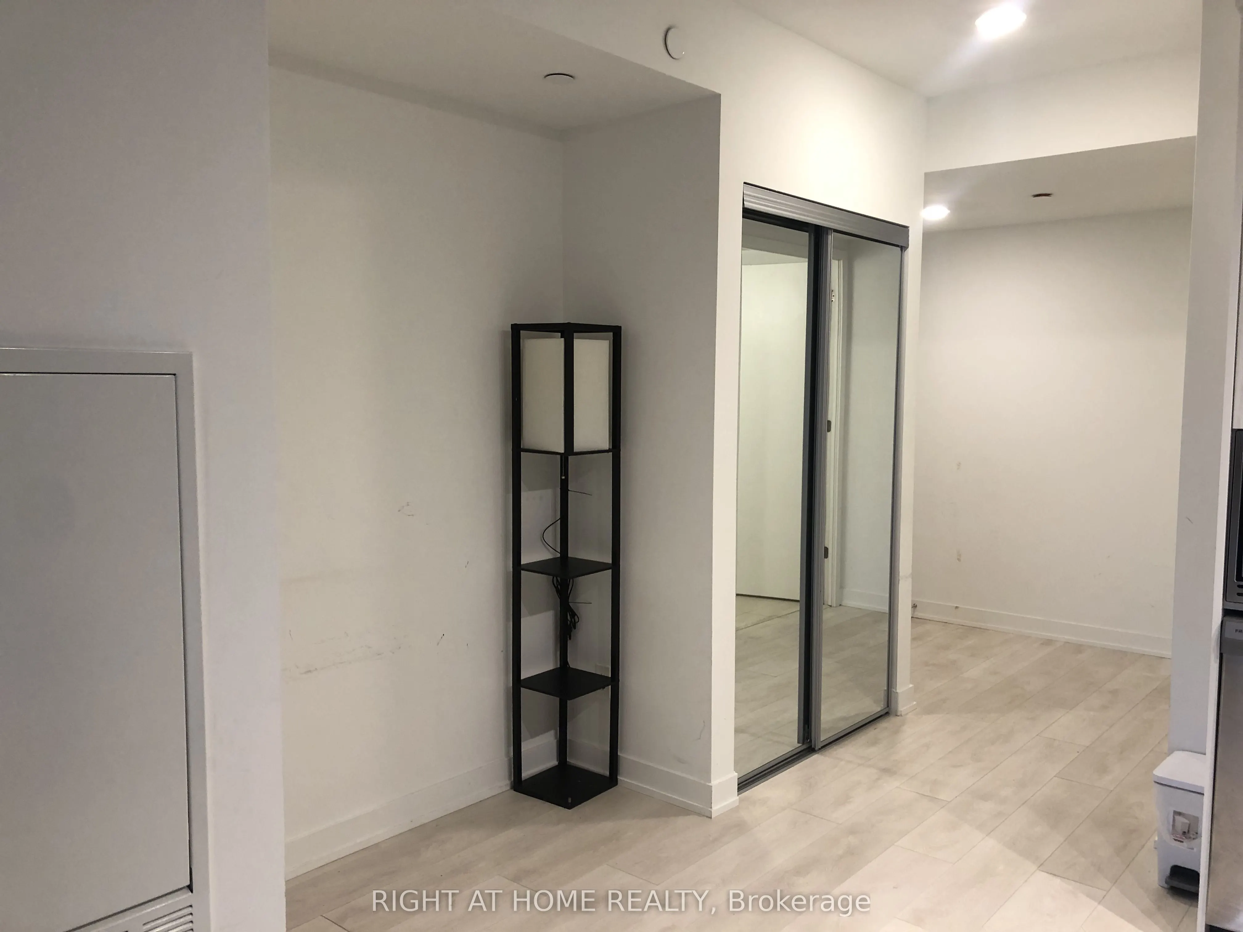 501 Yonge Street, #901