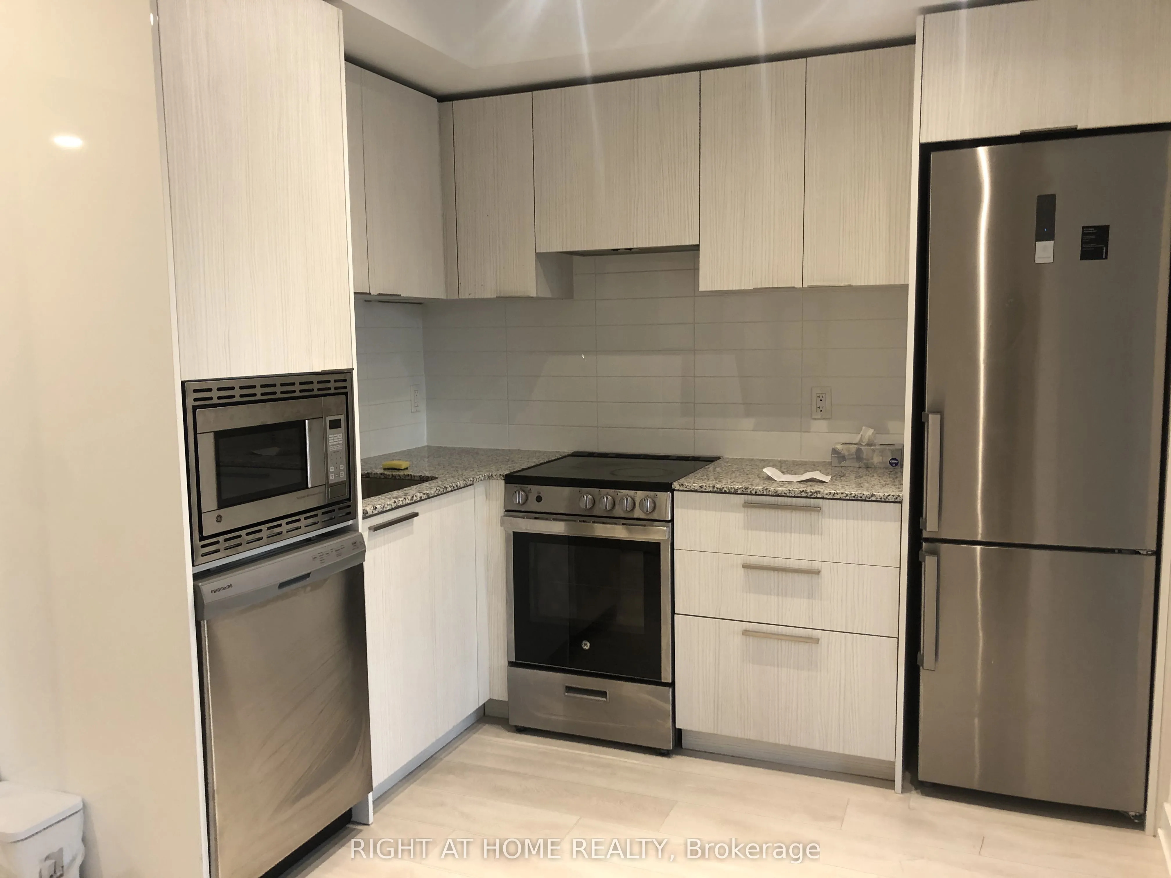 501 Yonge Street, #901