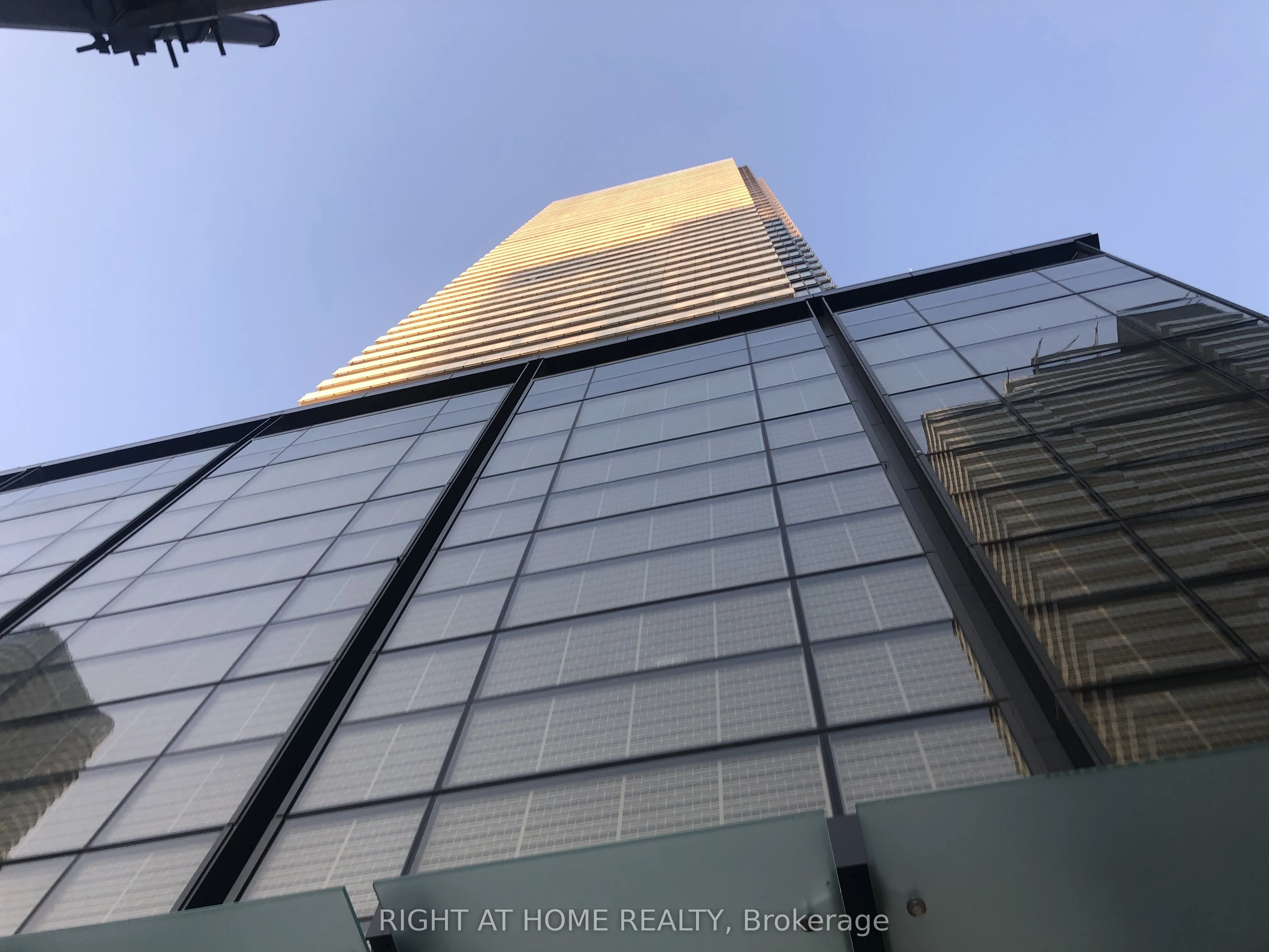 501 Yonge Street, #901