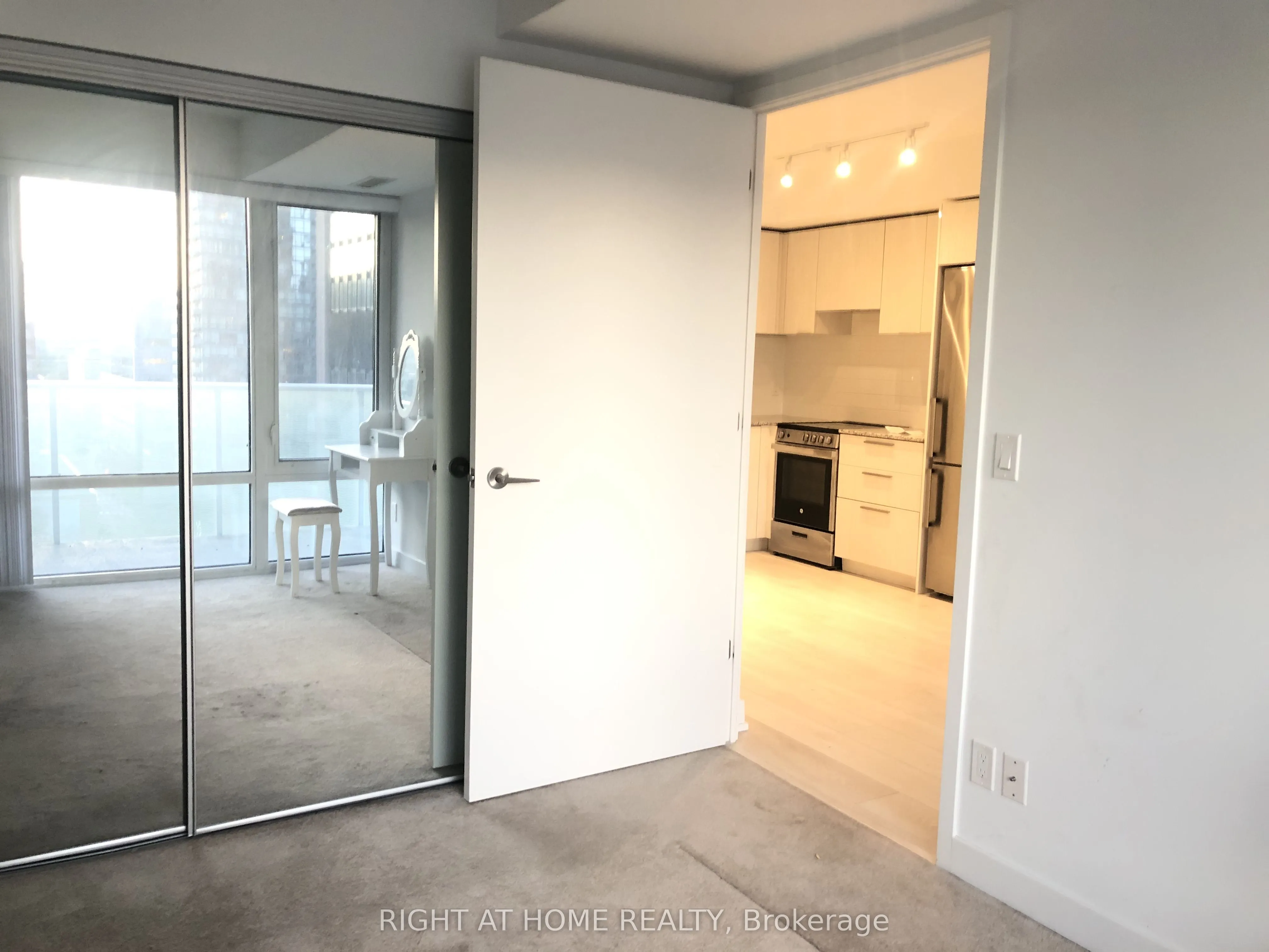 501 Yonge Street, #901