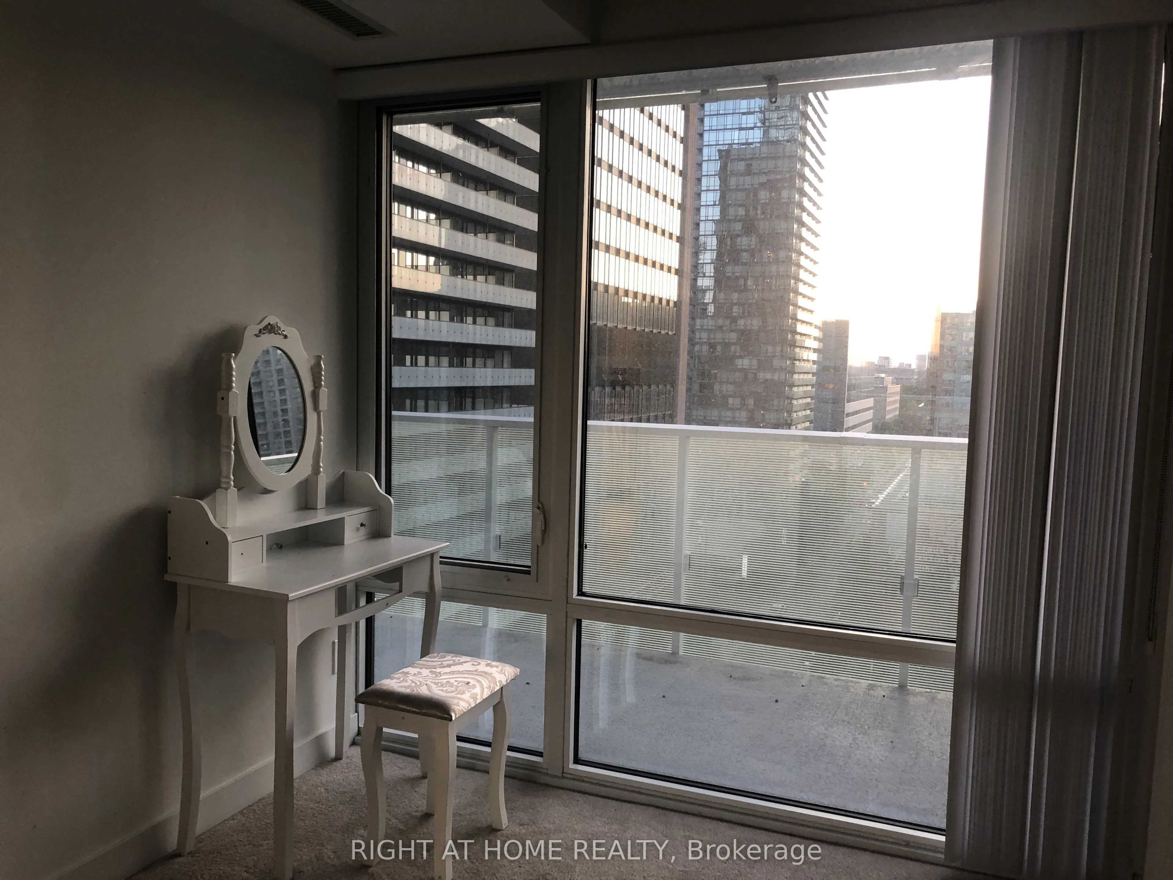 501 Yonge Street, #901