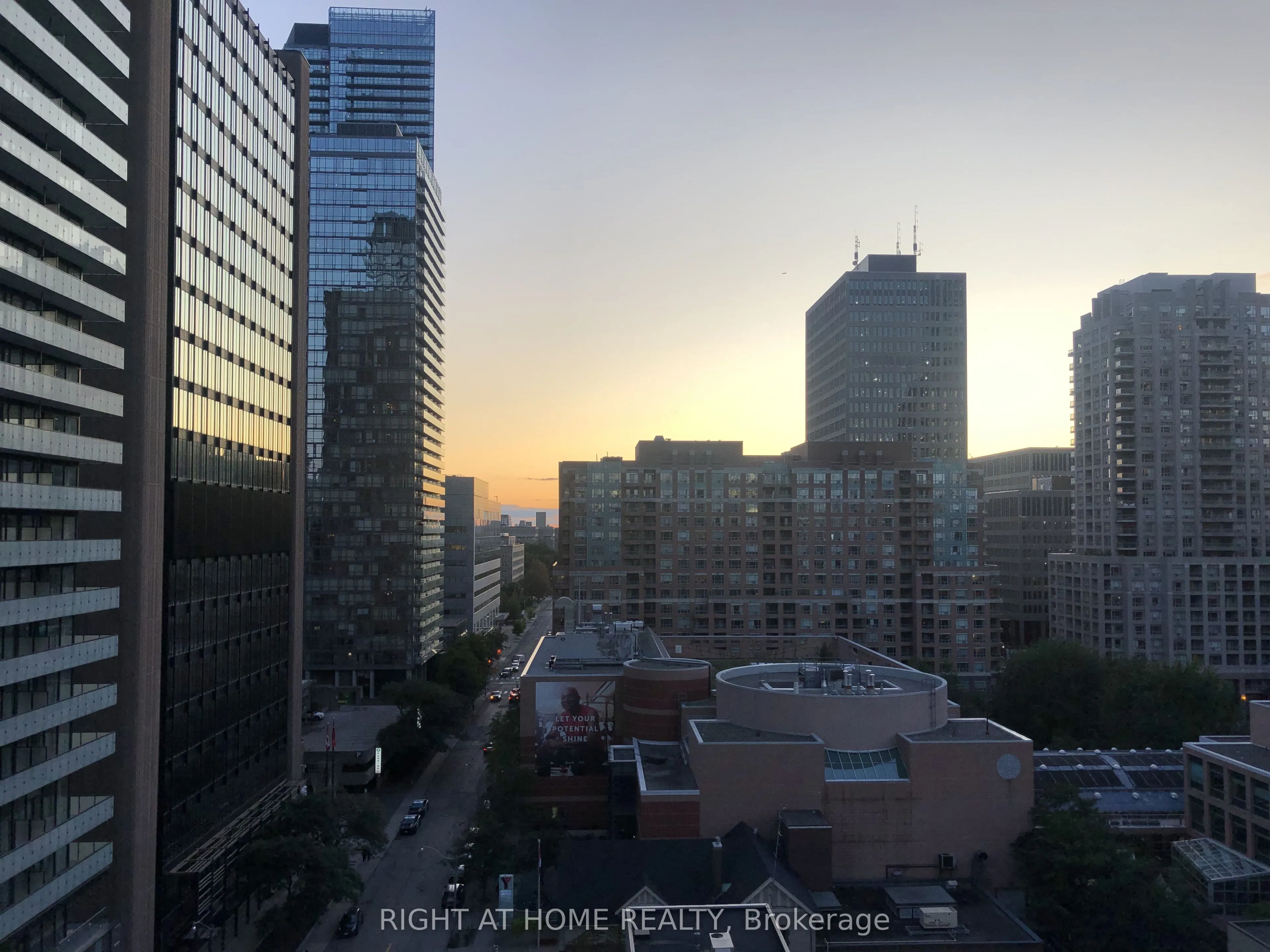 501 Yonge Street, #901