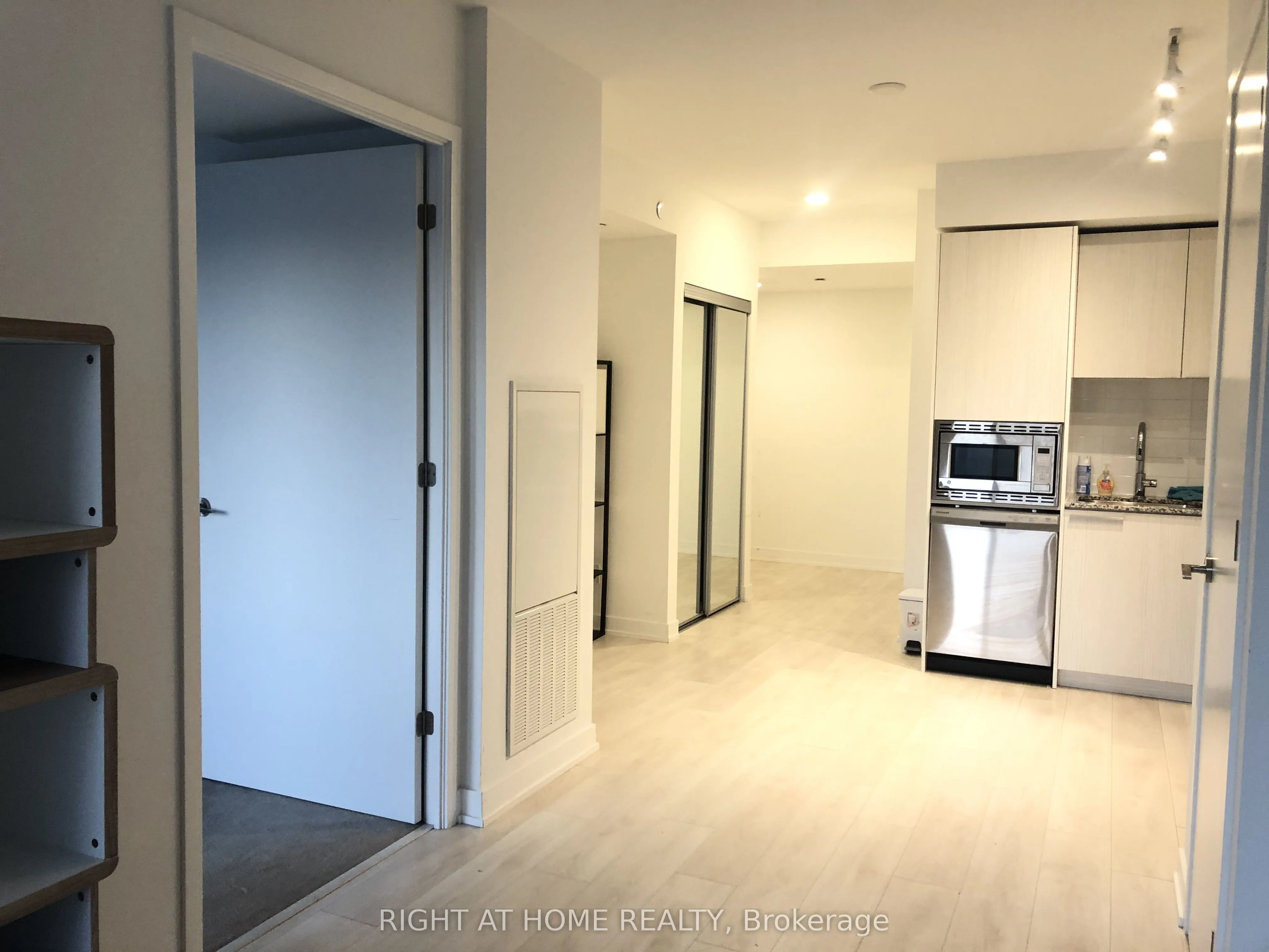 501 Yonge Street, #901