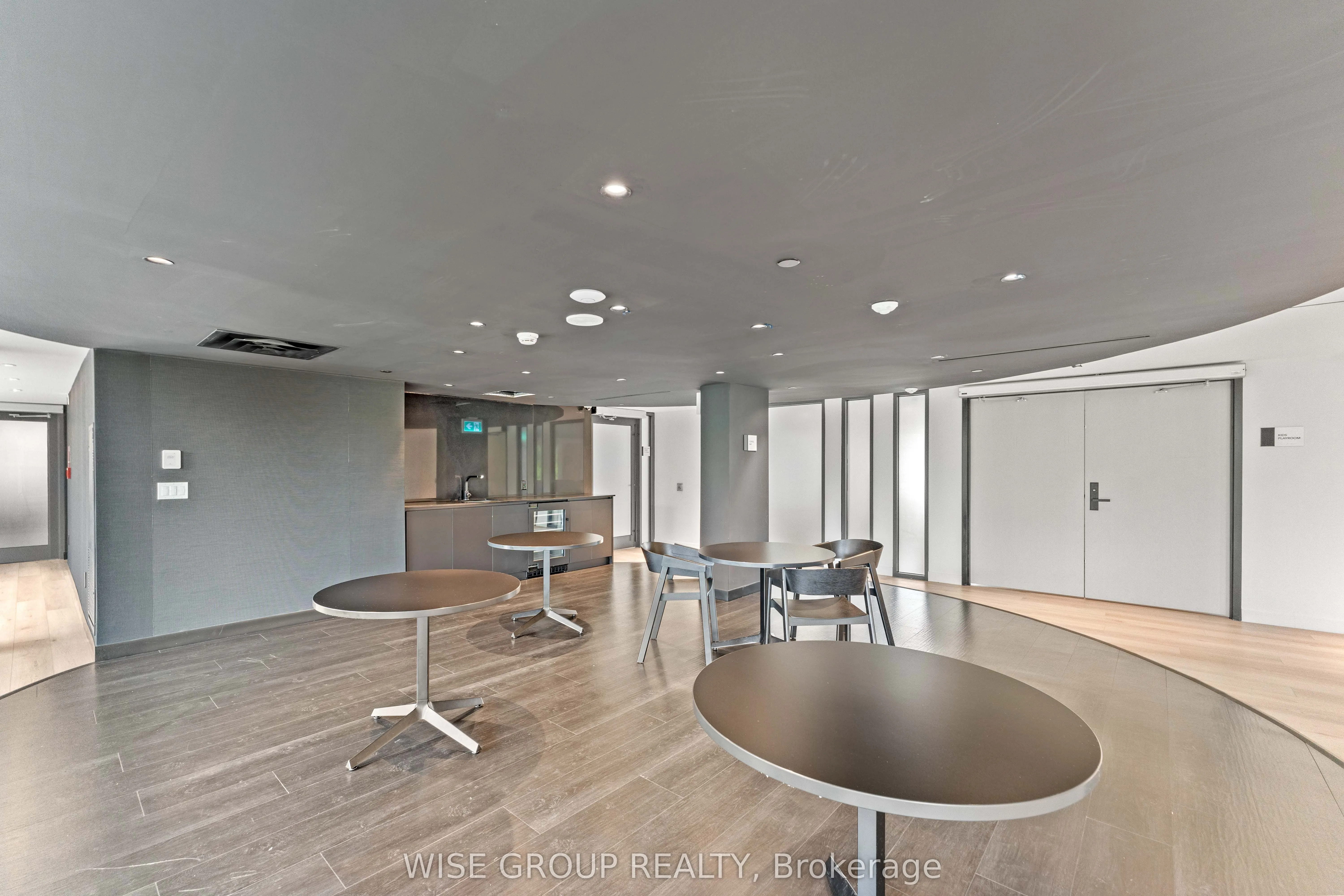 500 Wilson Avenue, #906