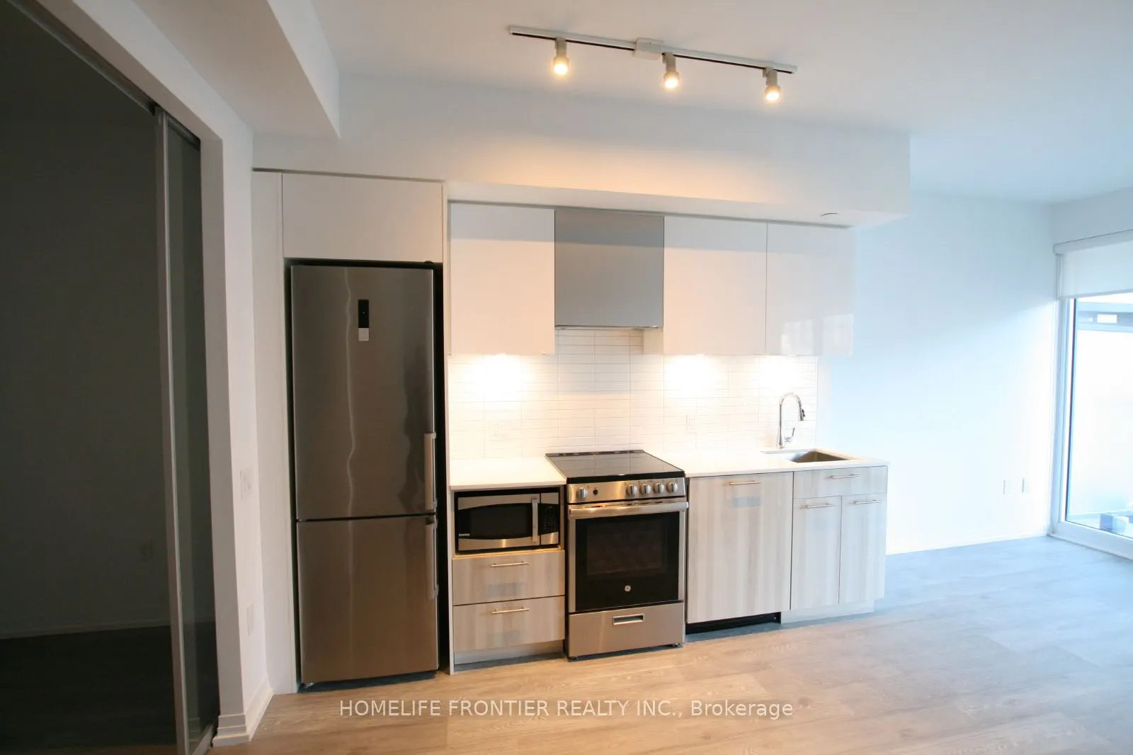 251 Jarvis Street, #907