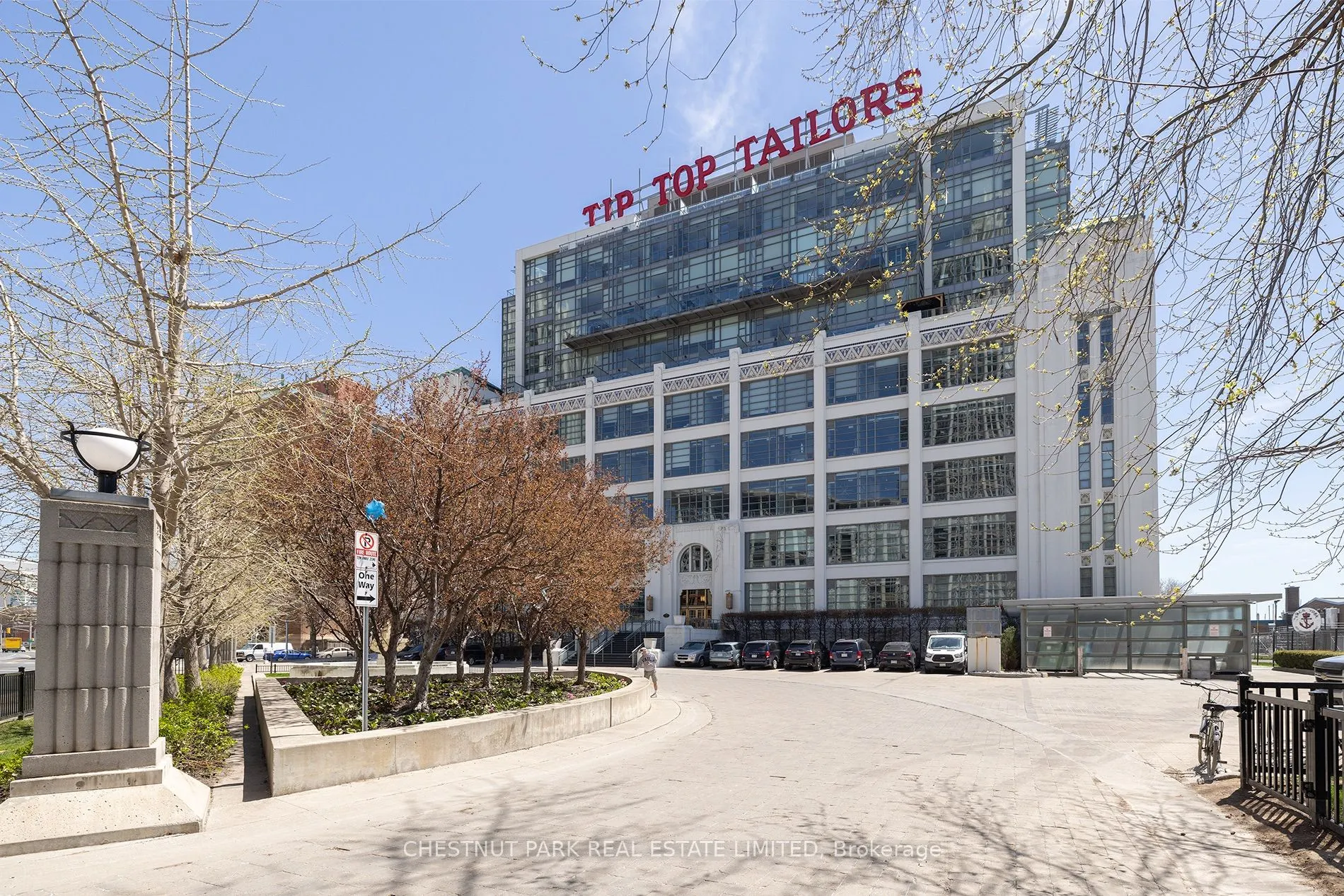 637 Lakeshore Boulevard W, #215