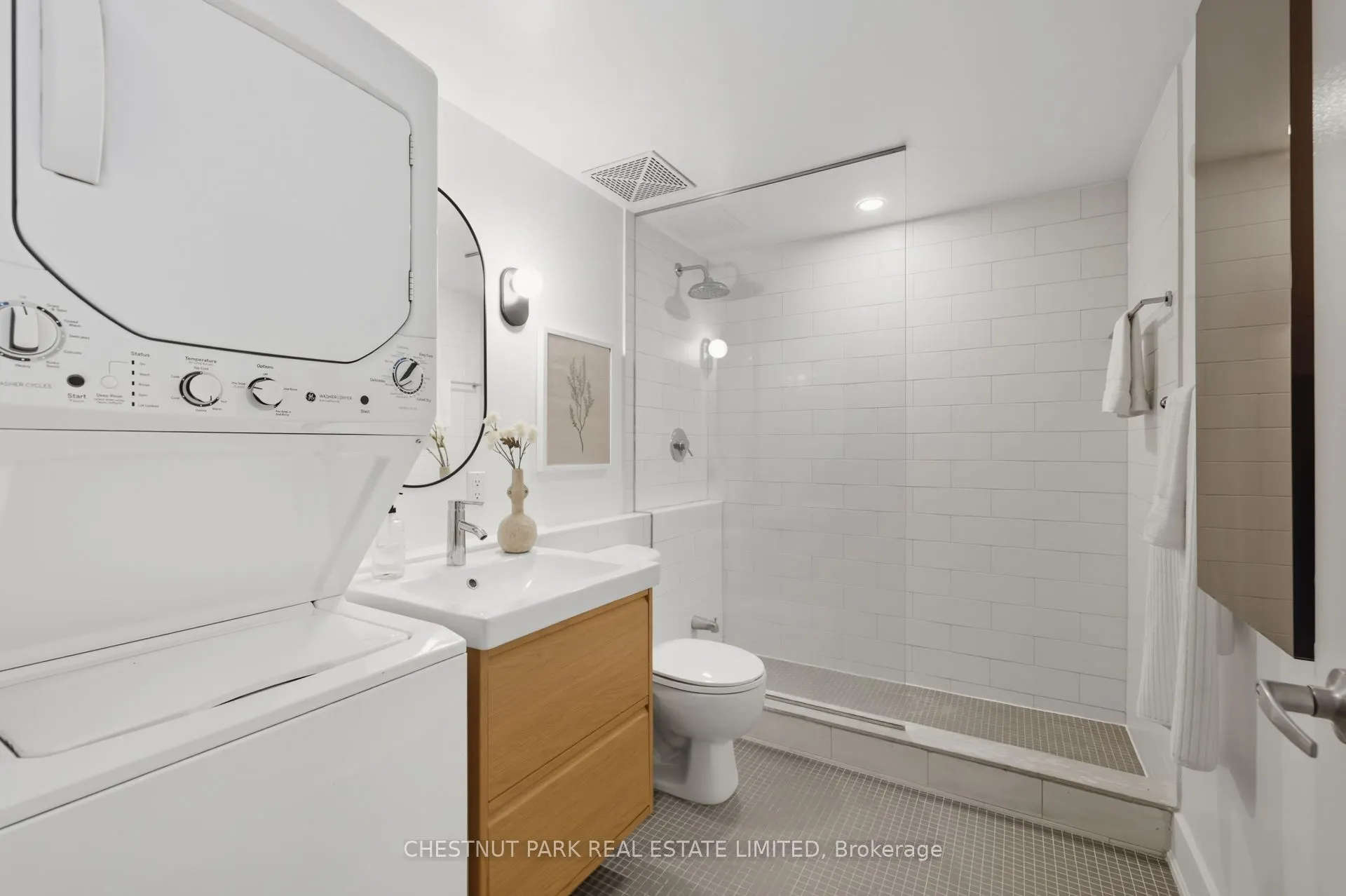 637 Lakeshore Boulevard W, #215
