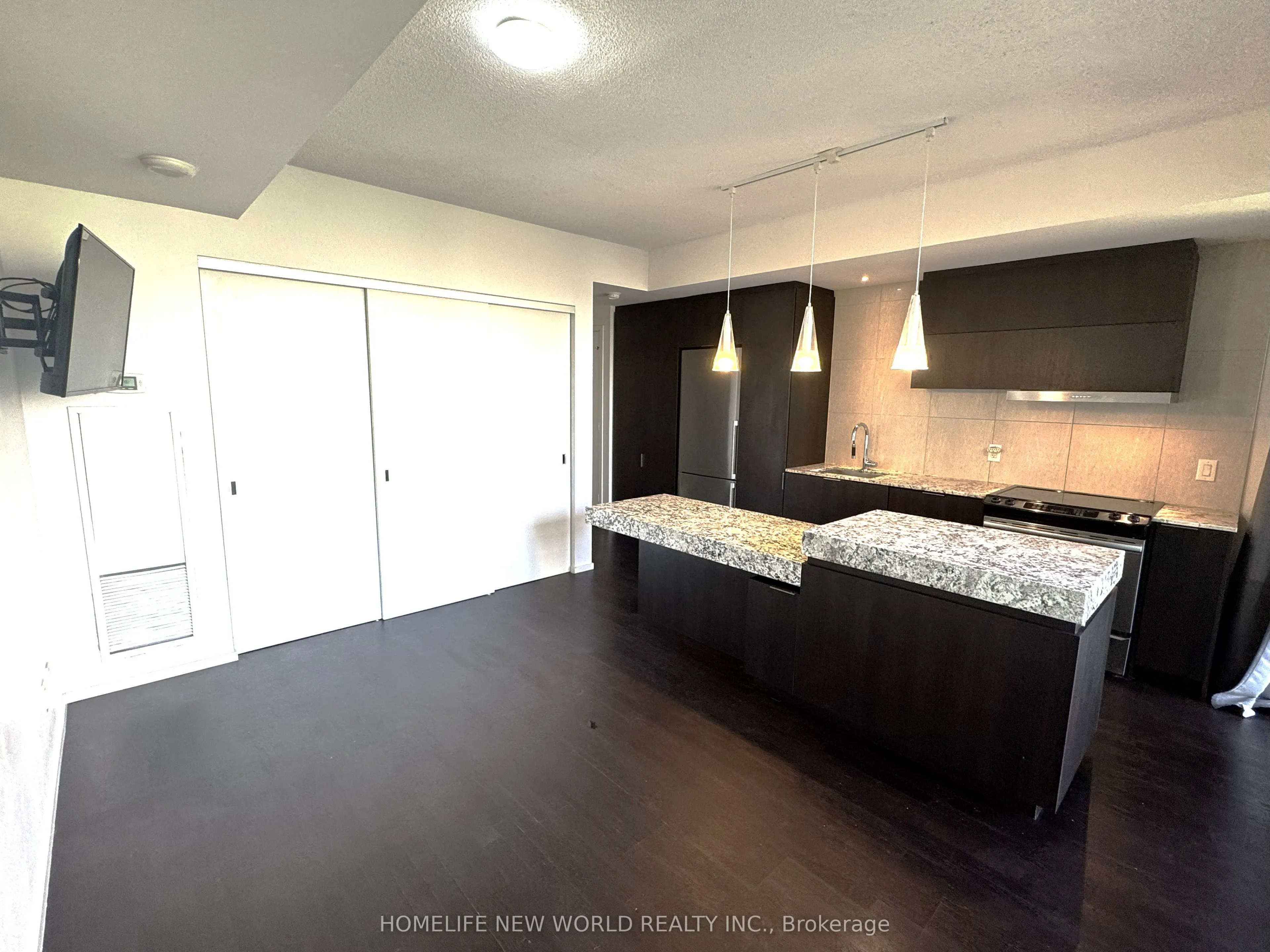 101 Charles Street E, #607