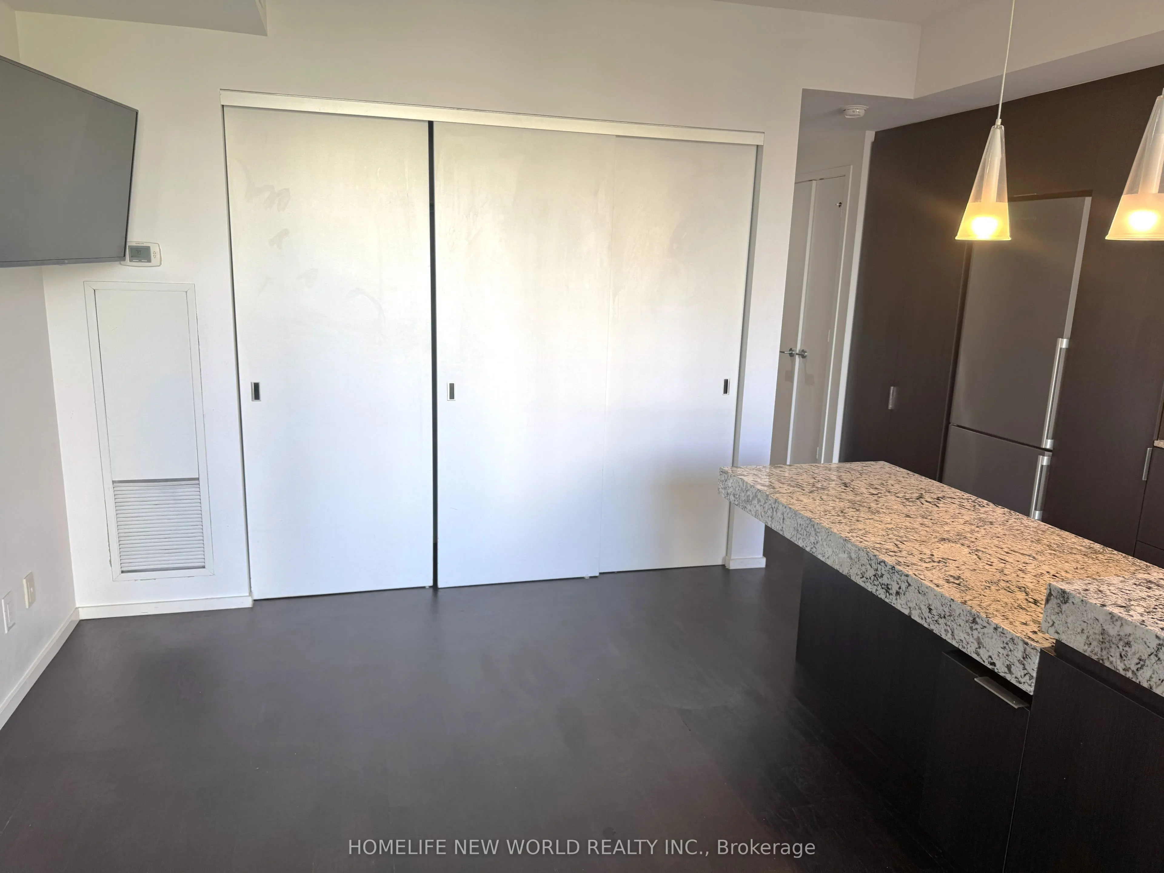 101 Charles Street E, #607