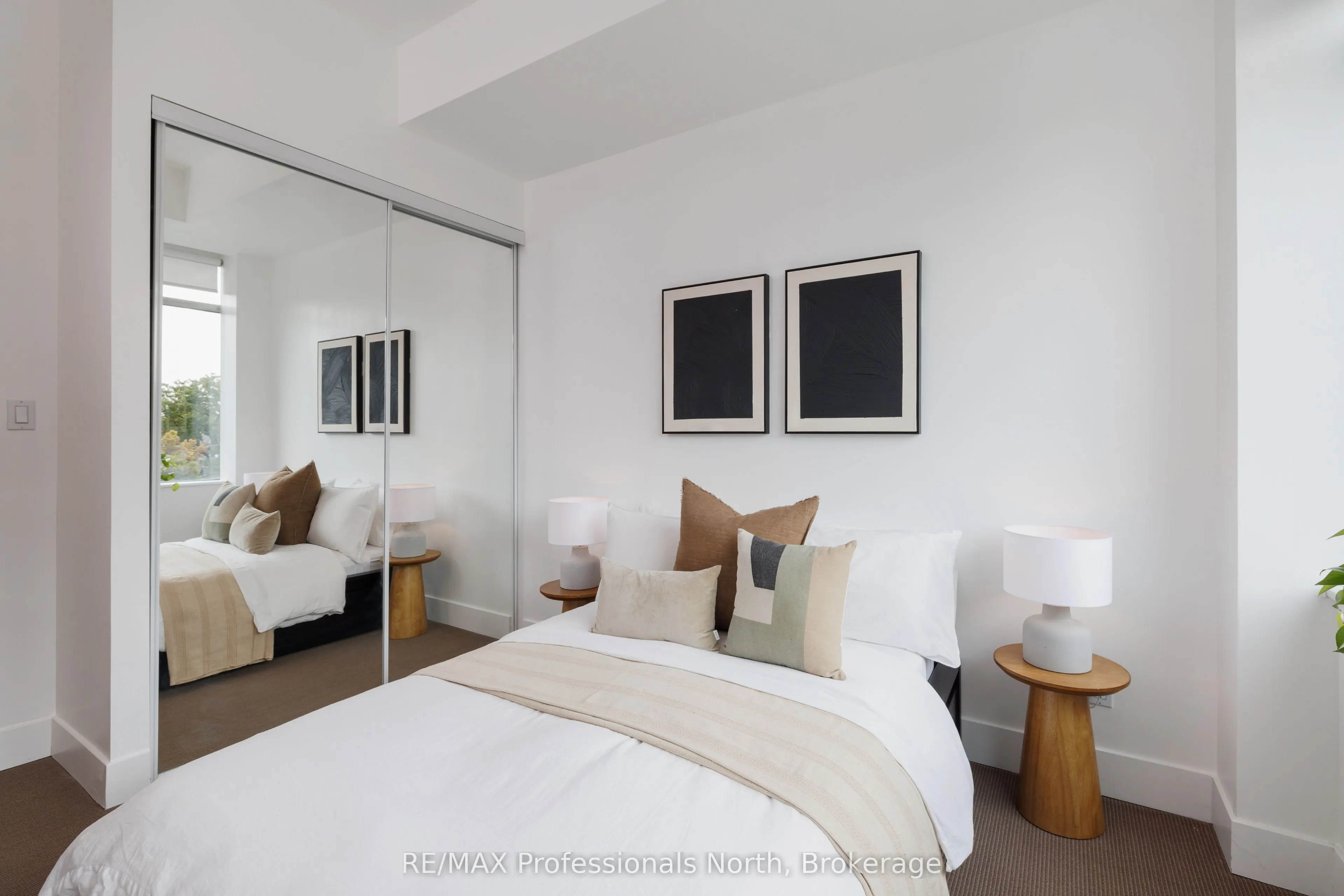 562 Eglinton Avenue E, #404
