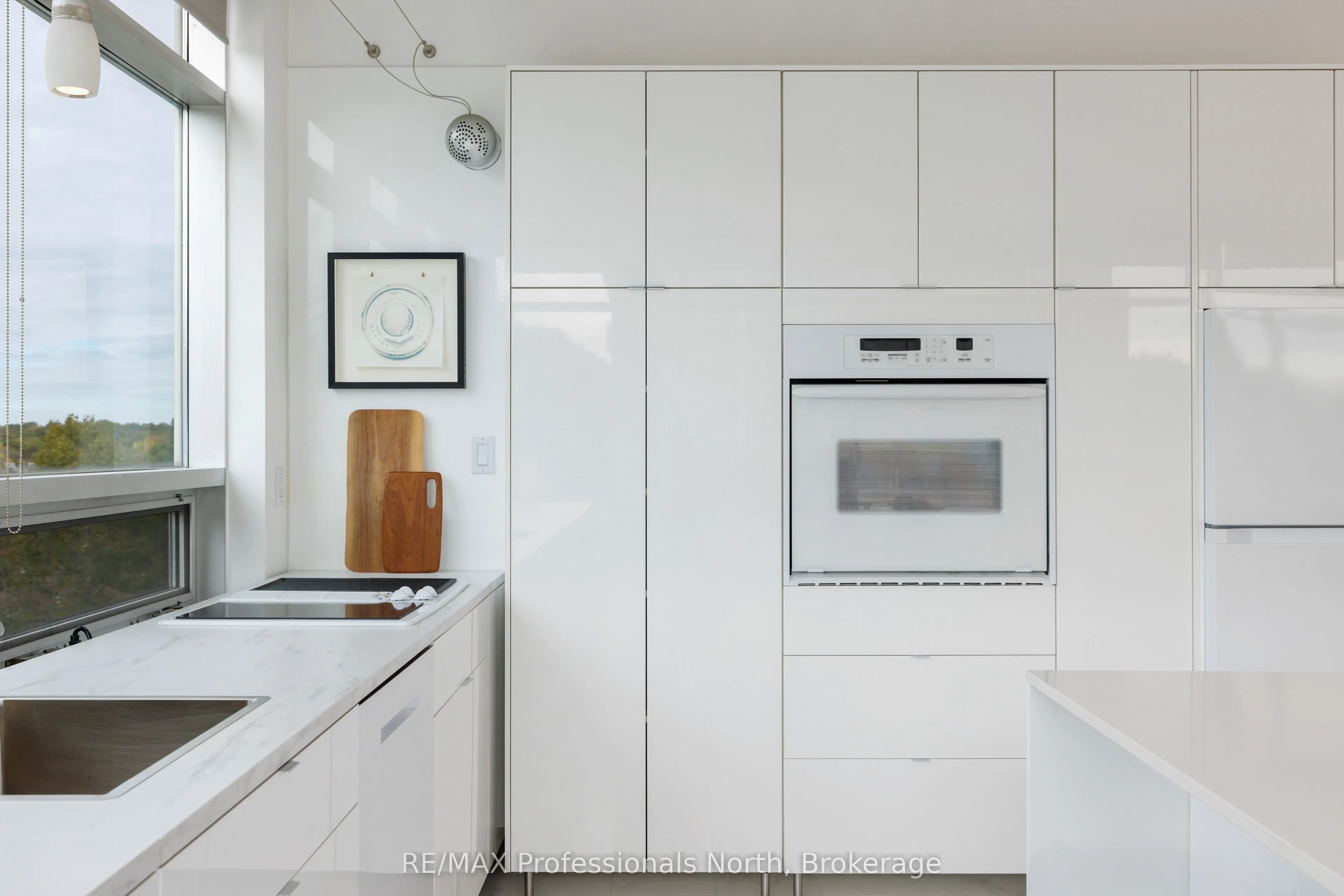 562 Eglinton Avenue E, #404