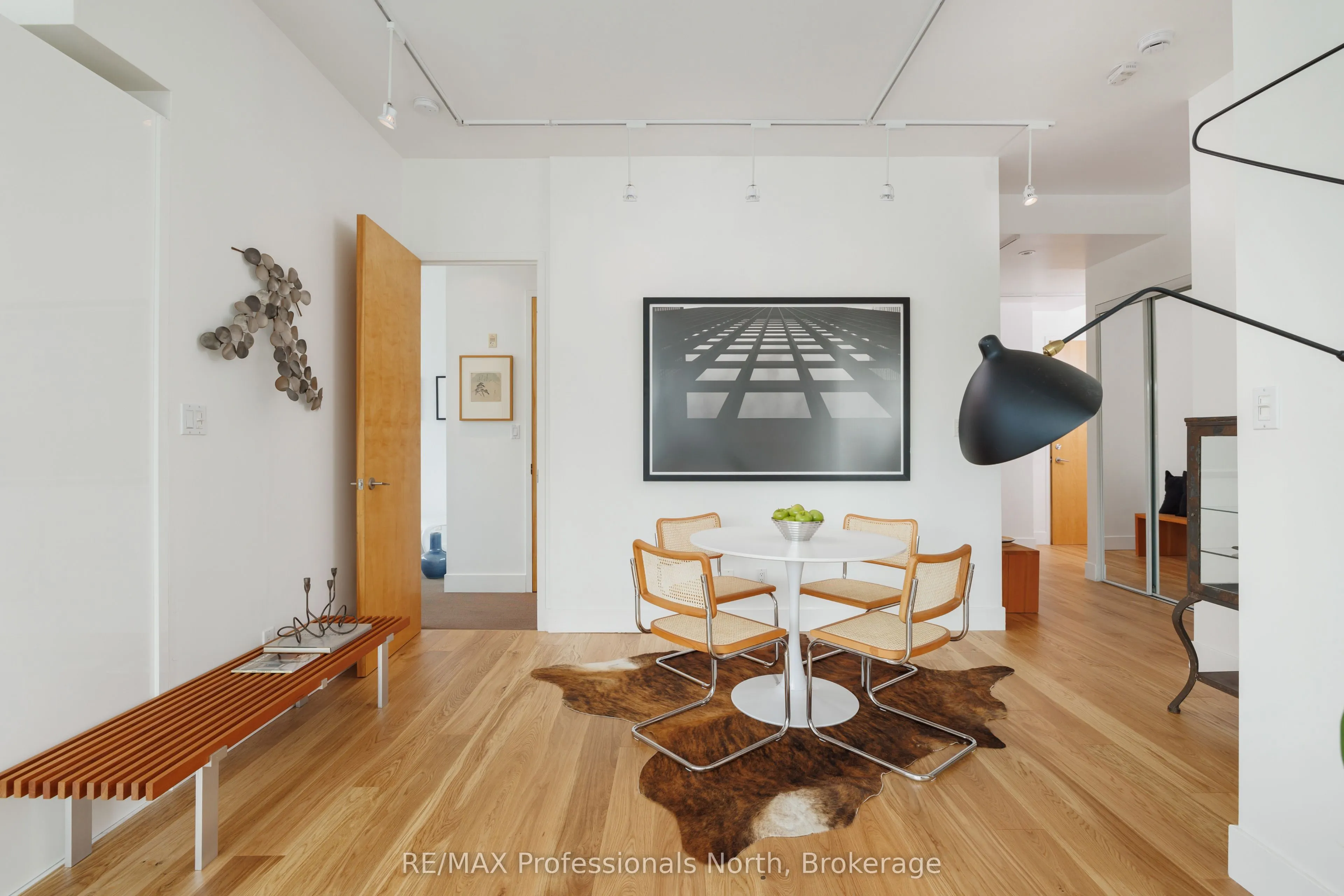 562 Eglinton Avenue E, #404