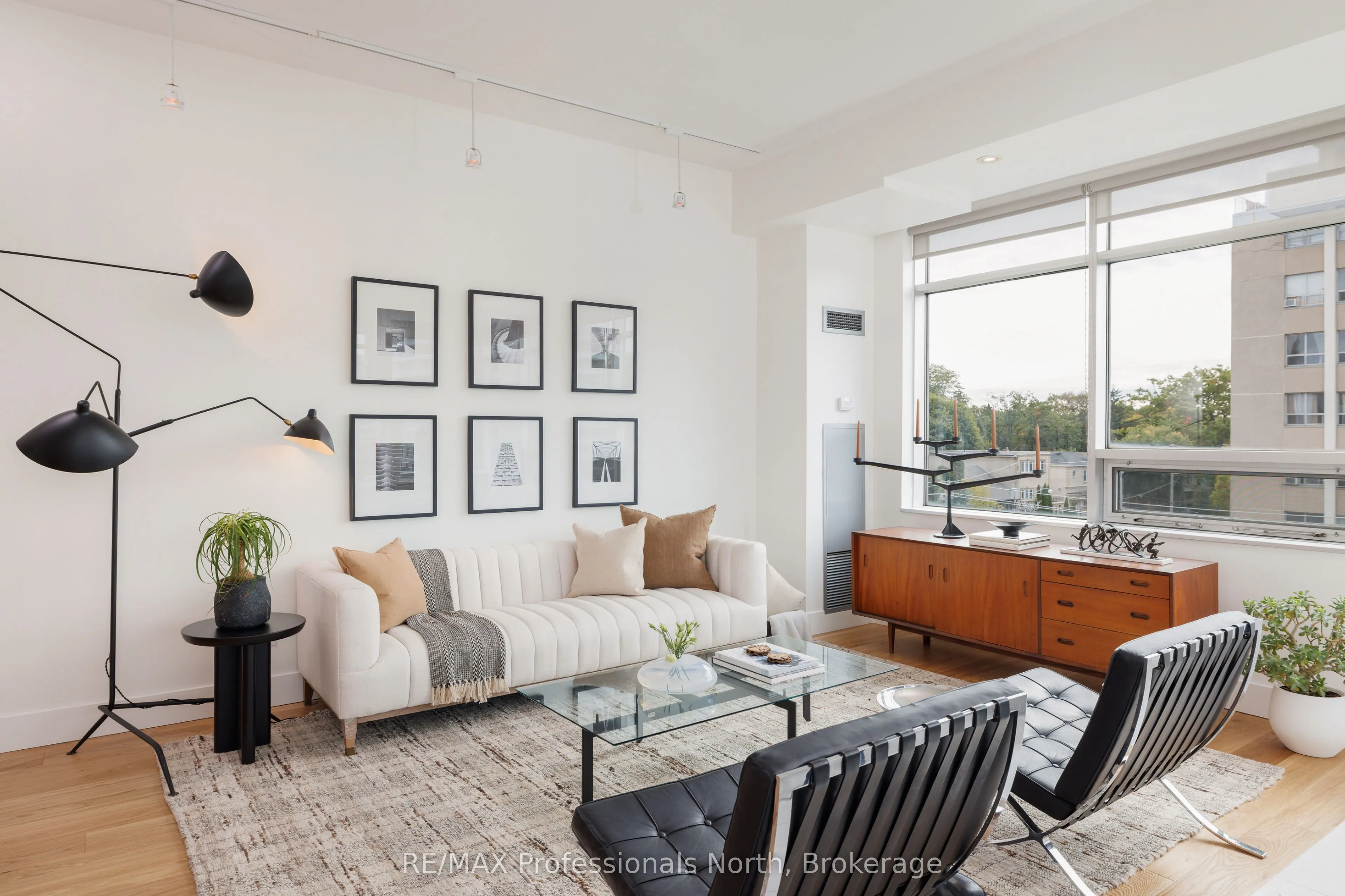 562 Eglinton Avenue E, #404